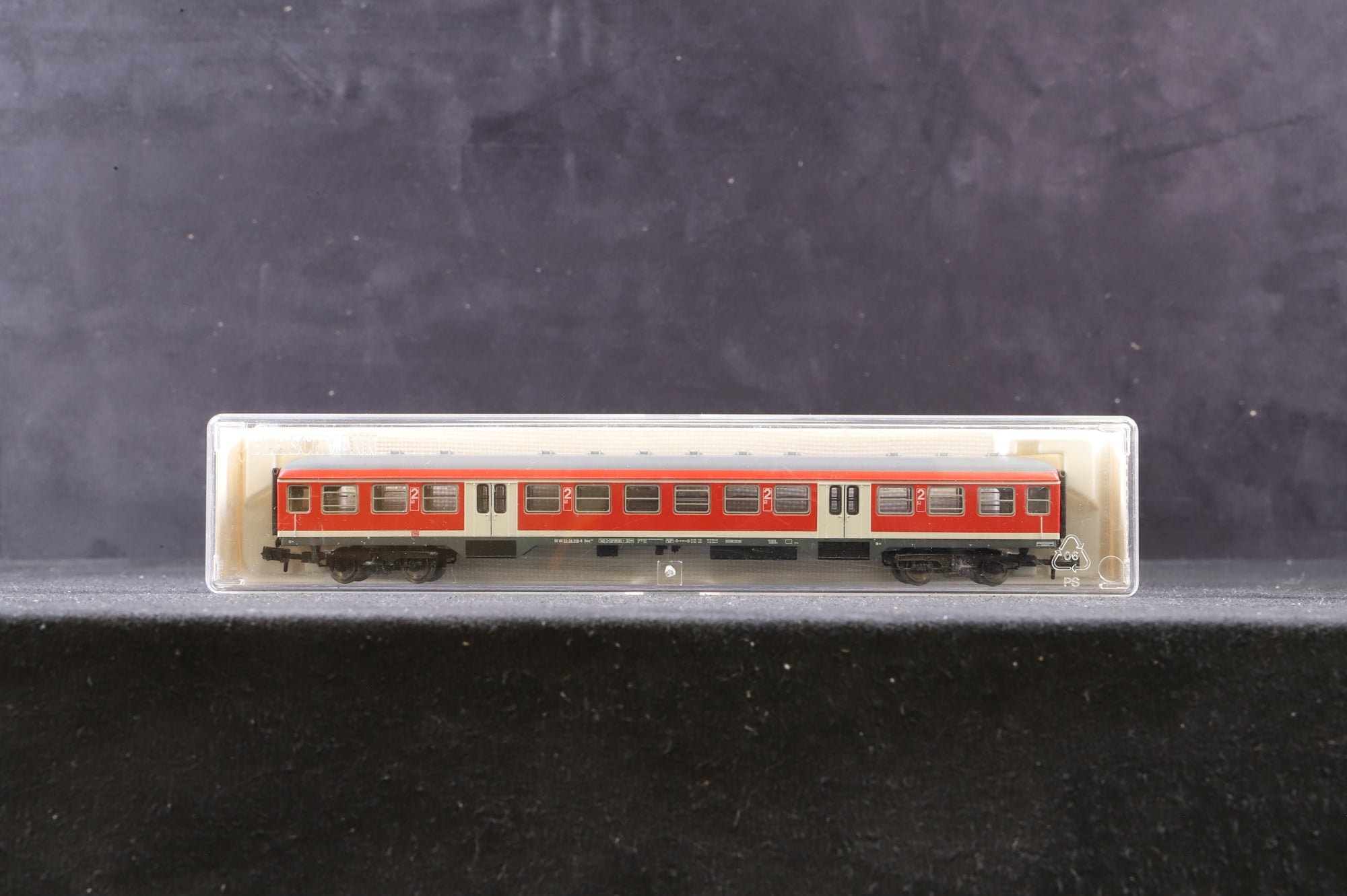 Fleischmann N Rake Of 6 Red DB Coaches Inc. 8148x4, 8147 & 8146