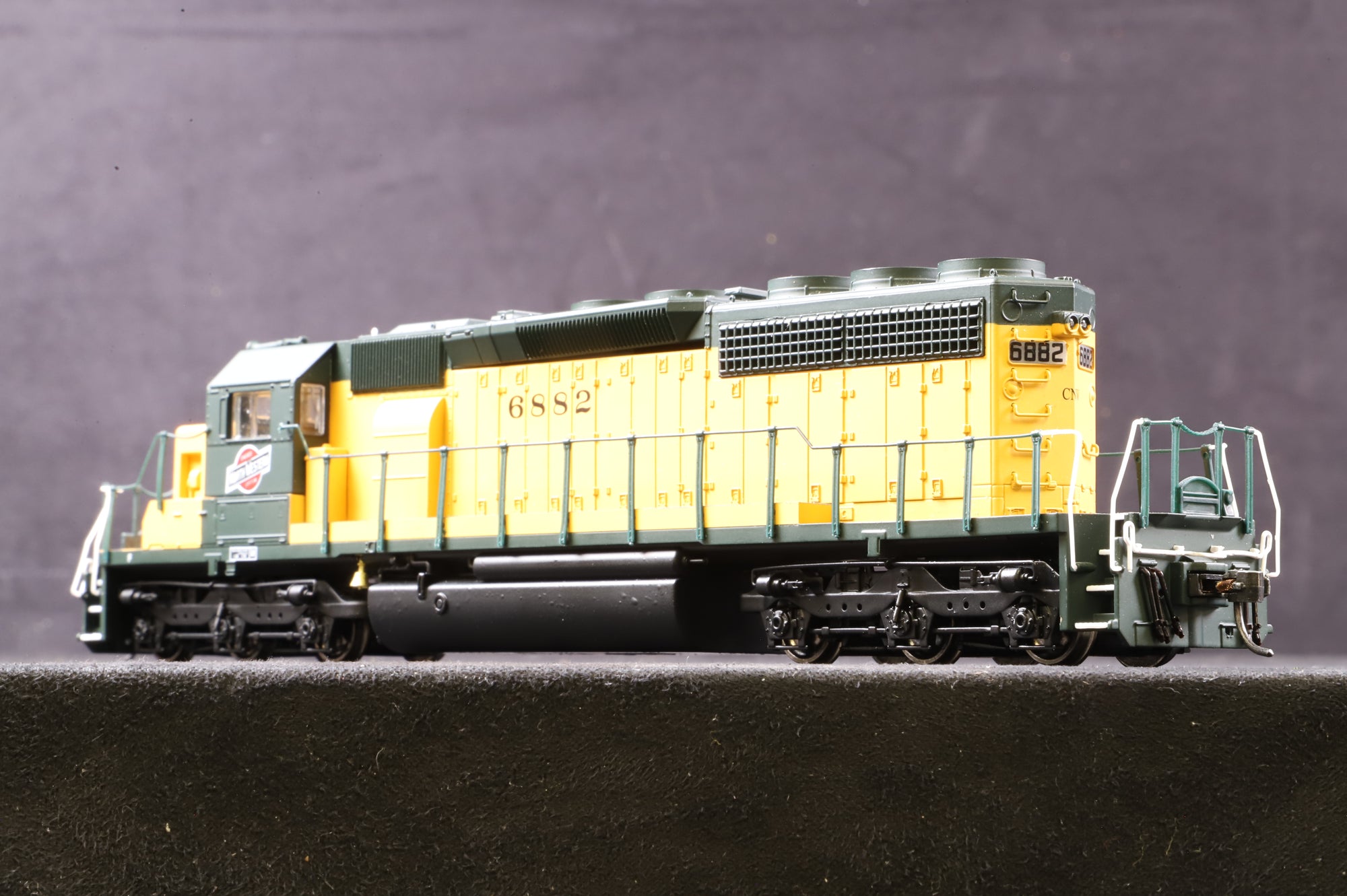 Broadway LTD HO 368 EMD SD40-2 No.6882 in C&NW Livery - DCC Sound