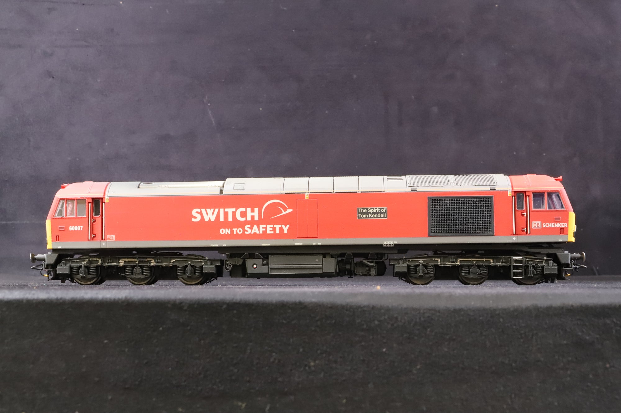 Hornby OO R3150 Class 60 60007 'The Spirit of Tom Kendall' in DB Schenker Red - Weathered