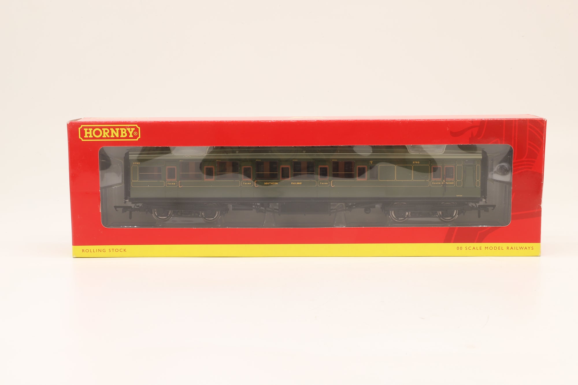Hornby OO R2813 'Southern Suburban 1938' Great British Train Pack, Ltd Ed.1596/2500 & R4378 'Southern Suburban 1938' Coach Pack