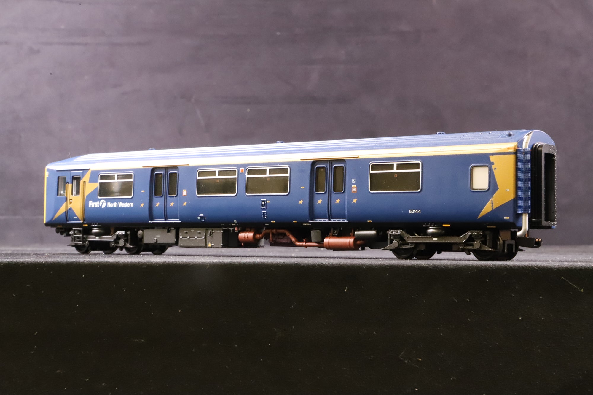 Bachmann OO 32-925 Class 150/1 150144 2 Car DMU in First North Western Livery