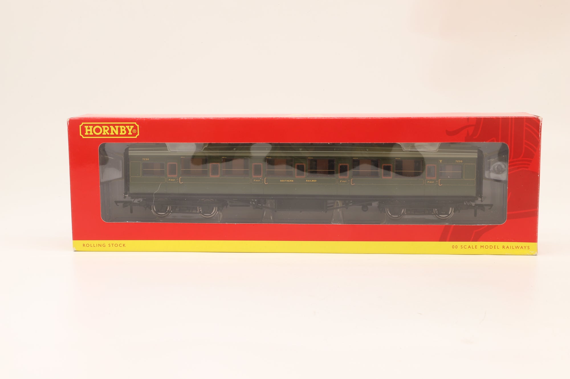 Hornby OO R2813 'Southern Suburban 1938' Great British Train Pack, Ltd Ed.1596/2500 & R4378 'Southern Suburban 1938' Coach Pack