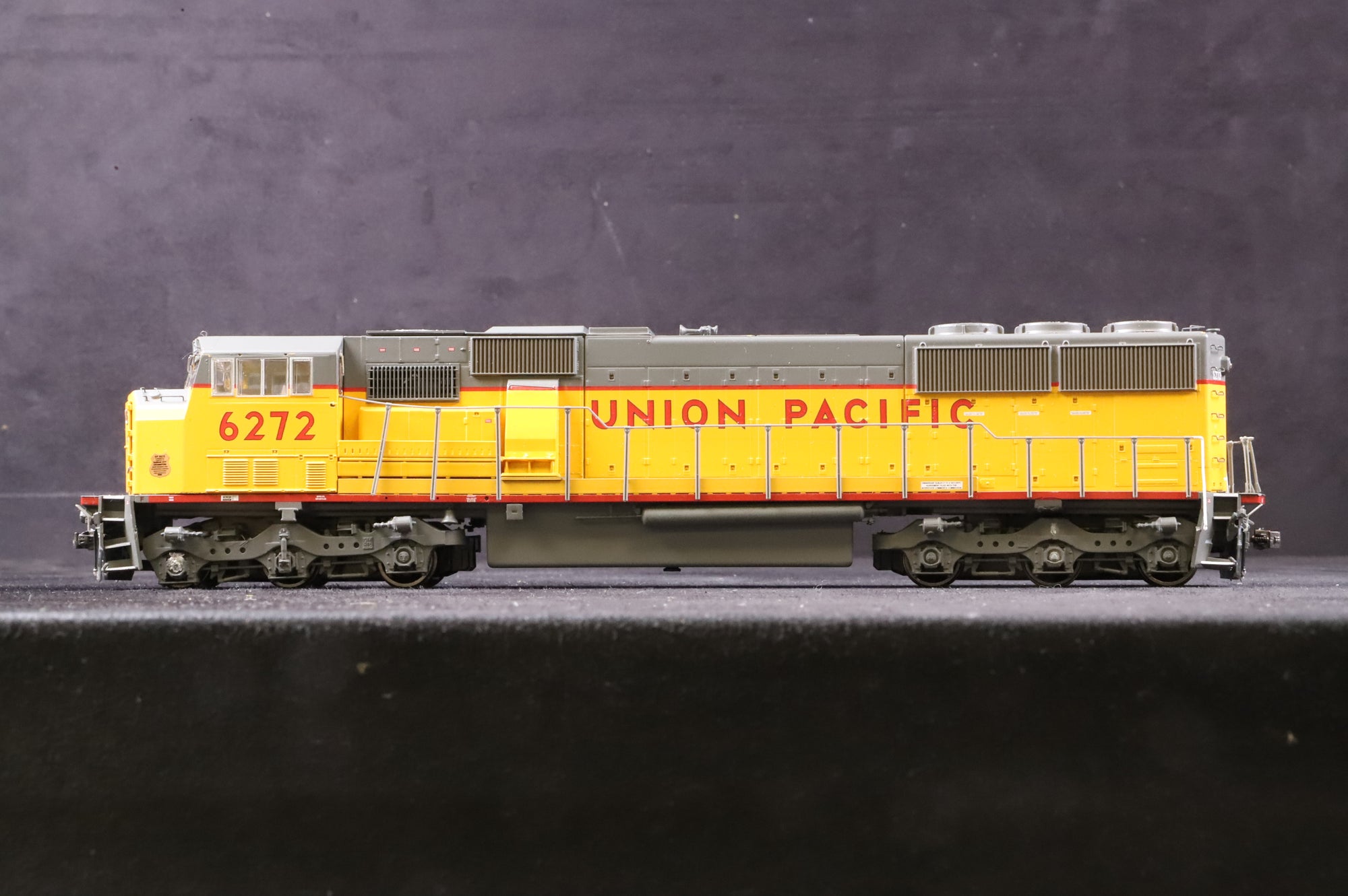 WORKSHOP HO G98024 SD60M No.6272 in Union Pacific Livery - DCC Sound