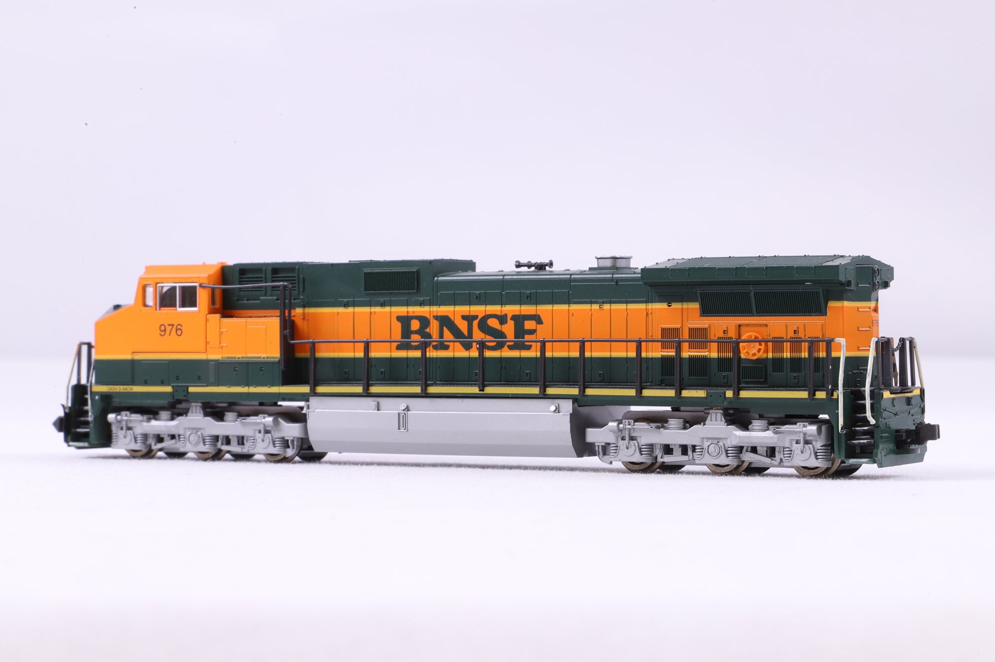 Kato N 176-3801 C44-9W BNSF '976'