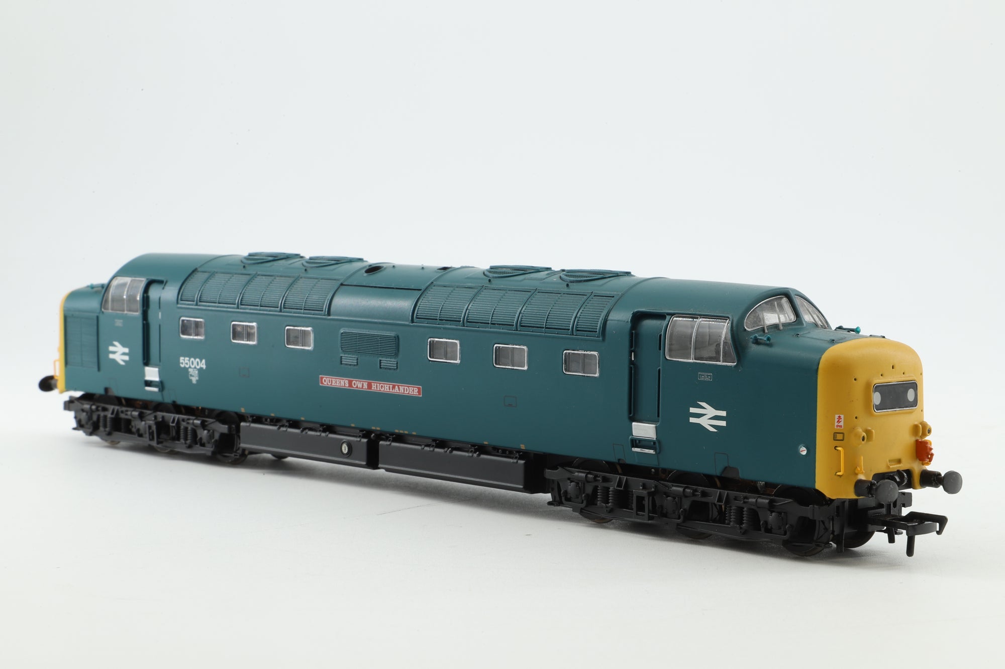 Bachmann OO 32-534DS Class 55 Deltic 55004 'Queen's Own Highlander' in BR Blue - DCC Sound