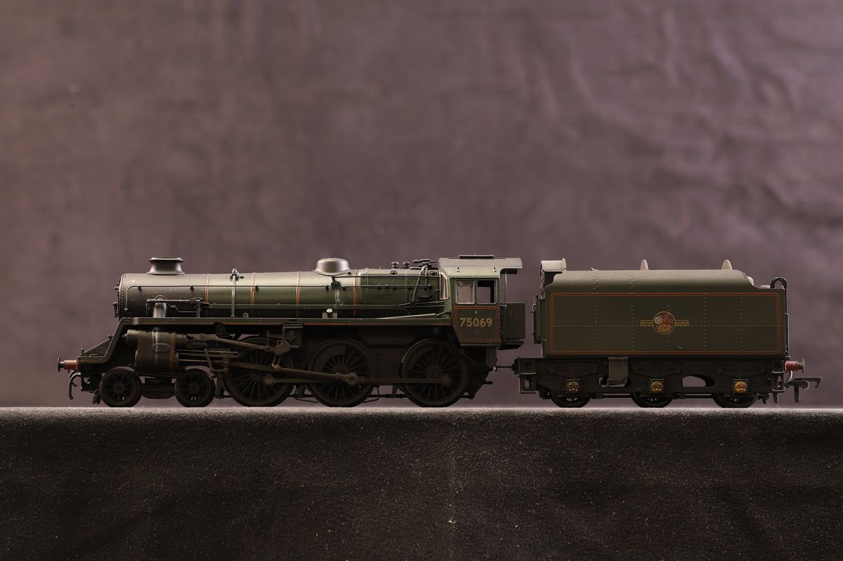 Bachmann OO 31-116 Standard Class 4MT &#39;75069&#39; BR1B Tender BR Lined Green L/C, Weathered