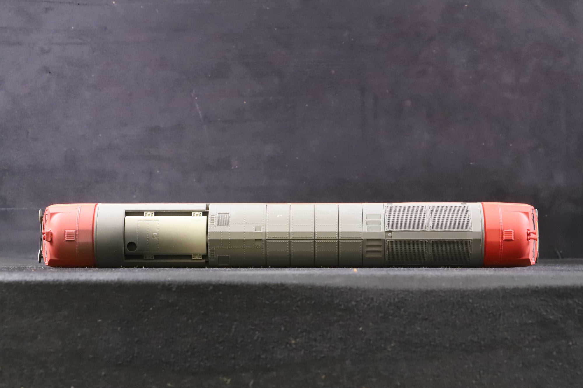 Hornby OO R3150 Class 60 60007 'The Spirit of Tom Kendall' in DB Schenker Red - Weathered