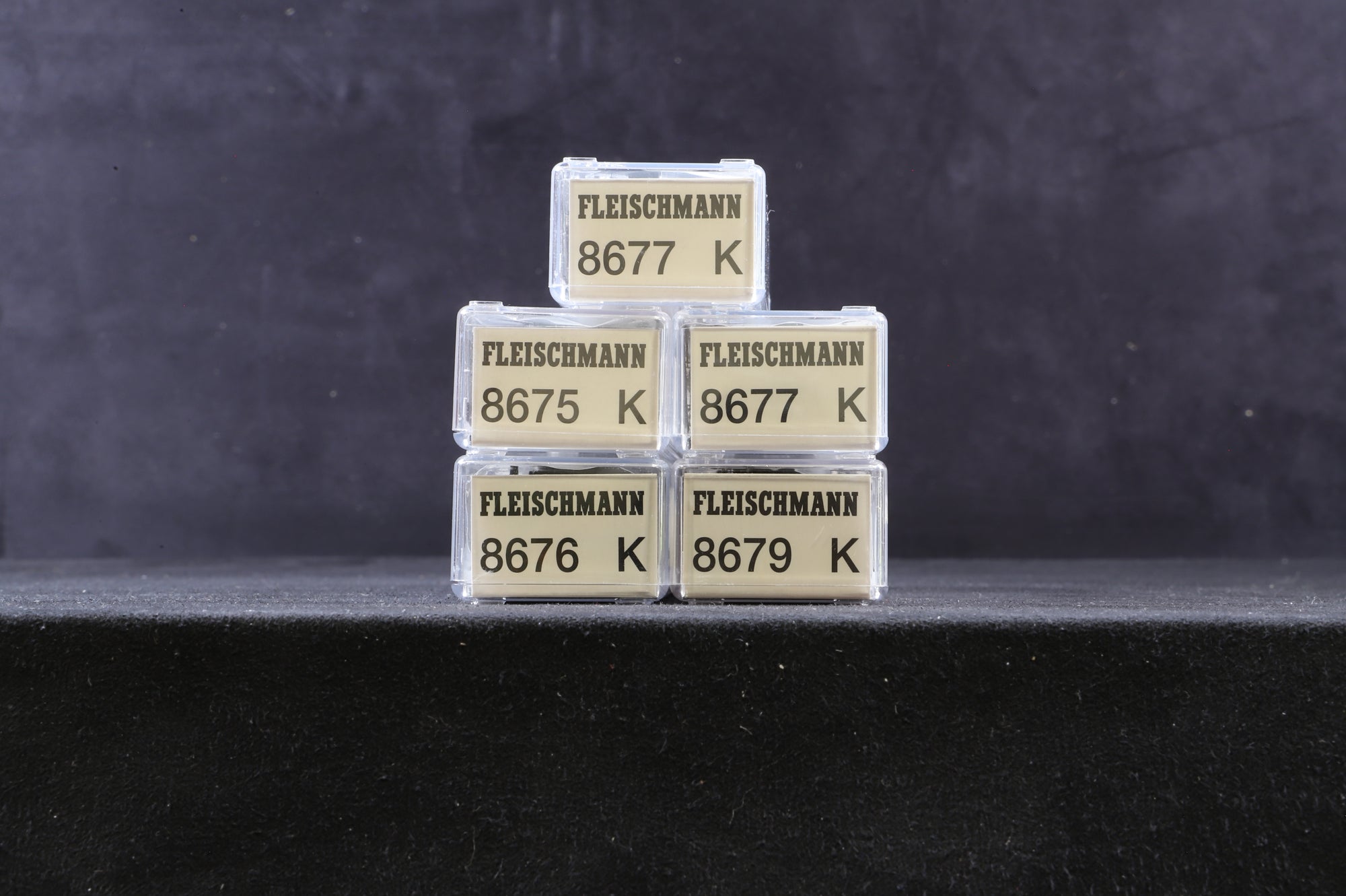 Fleischmann N Rake Of 5 Green DB Coaches Inc. 8677x2, 8679, 8575 & 8677