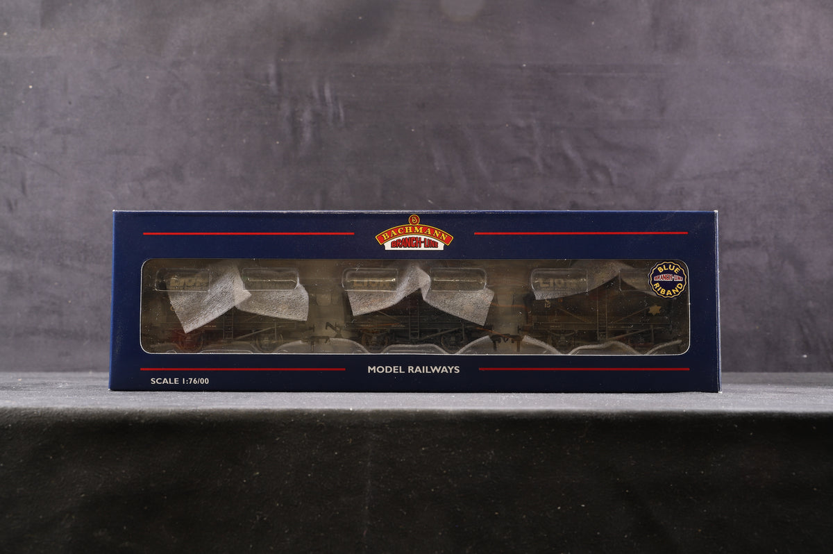 Bachmann OO 37-665Z Set of Three Tank Wagons &#39;Lion Emulsions&#39;, Hereford Model Centre Excl., Weathered