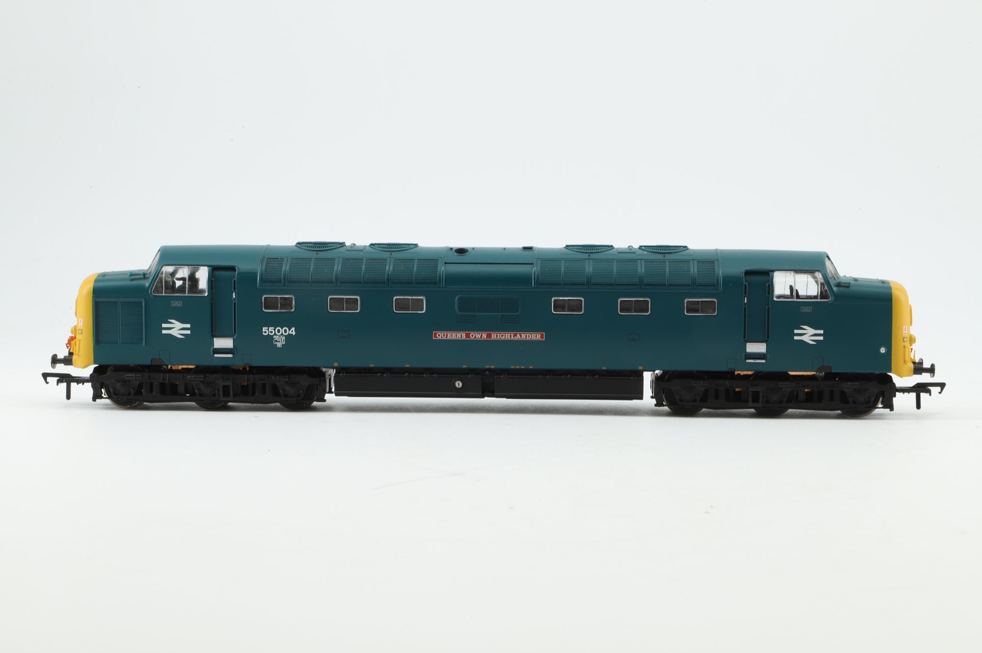 Bachmann OO 32-534DS Class 55 Deltic 55004 'Queen's Own Highlander' in BR Blue - DCC Sound