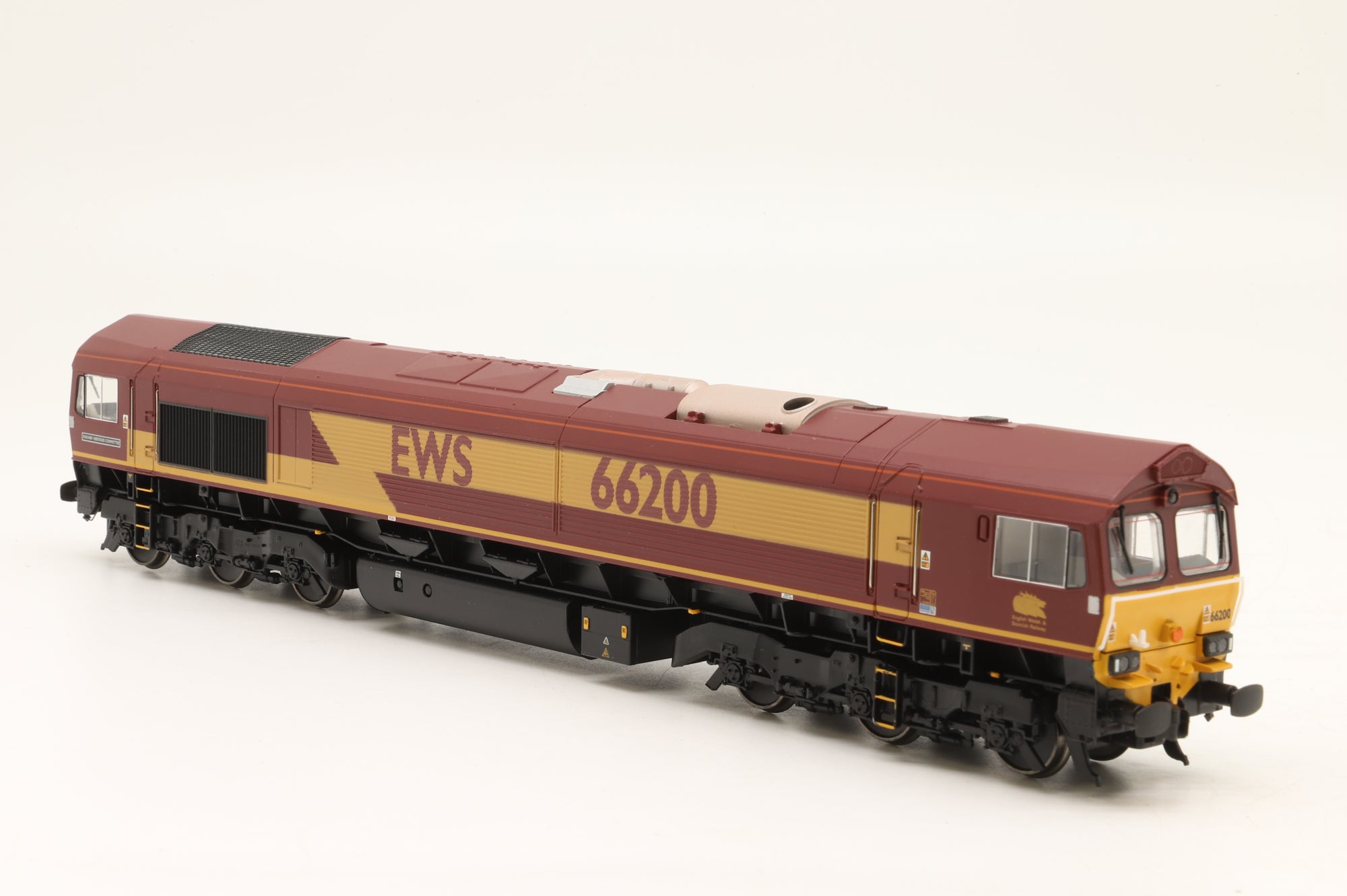 Bachmann OO 32-730 Class 66 Diesel '66200' 'Railway Heritage Committee' EWS DCC Fitted
