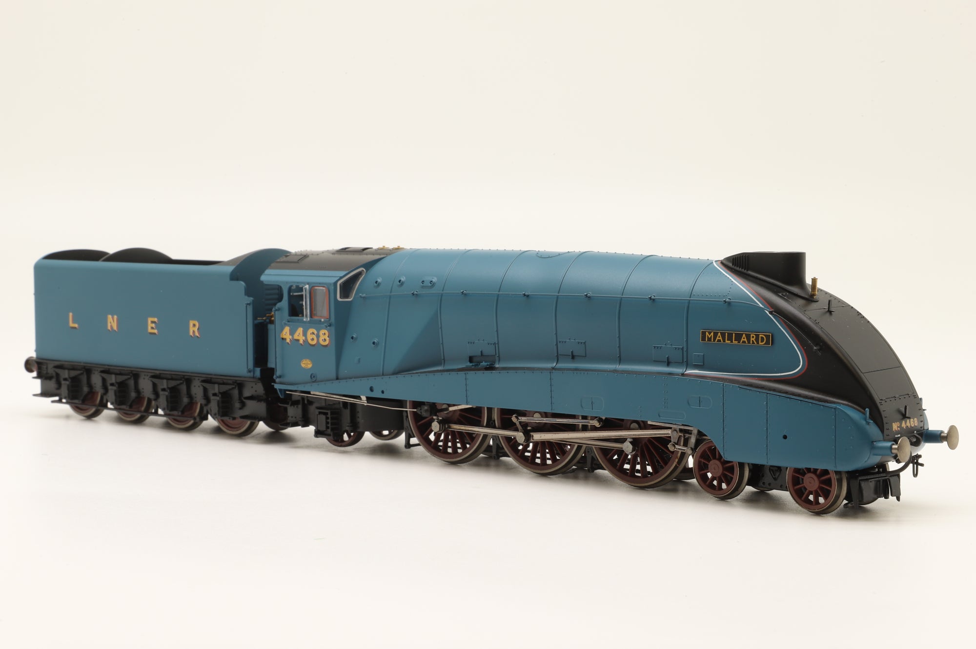 Hornby OO R2339 Class A4 '4468' 'Mallard' LNER Garter Blue