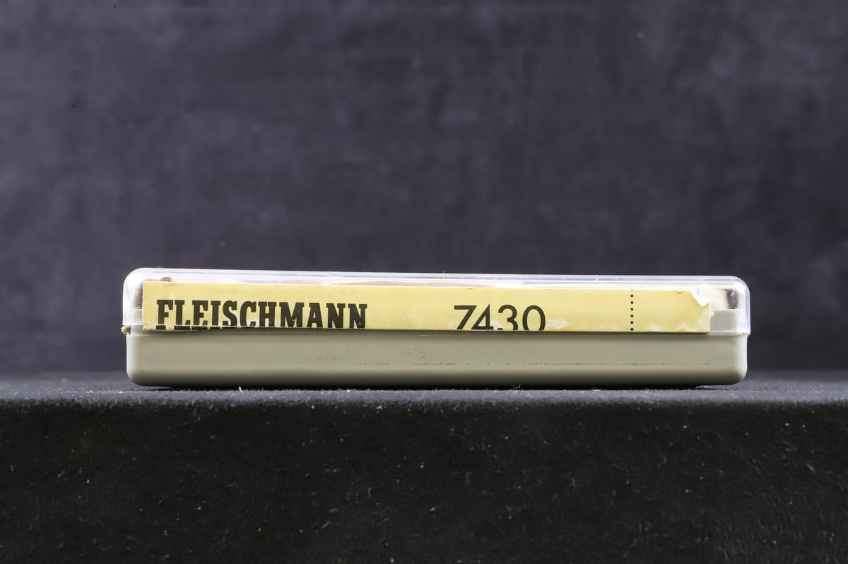 Fleischmann N Gauge 7430 DB 614 DMU in DB Red and White