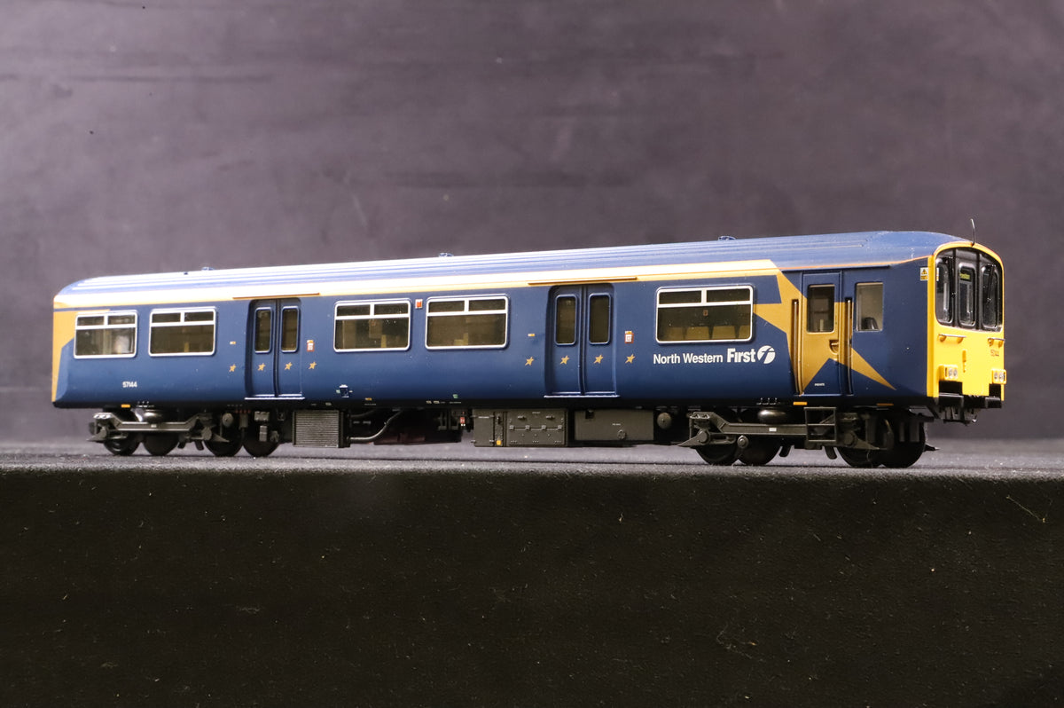 Bachmann OO 32-925 Class 150/1 150144 2 Car DMU in First North Western Livery