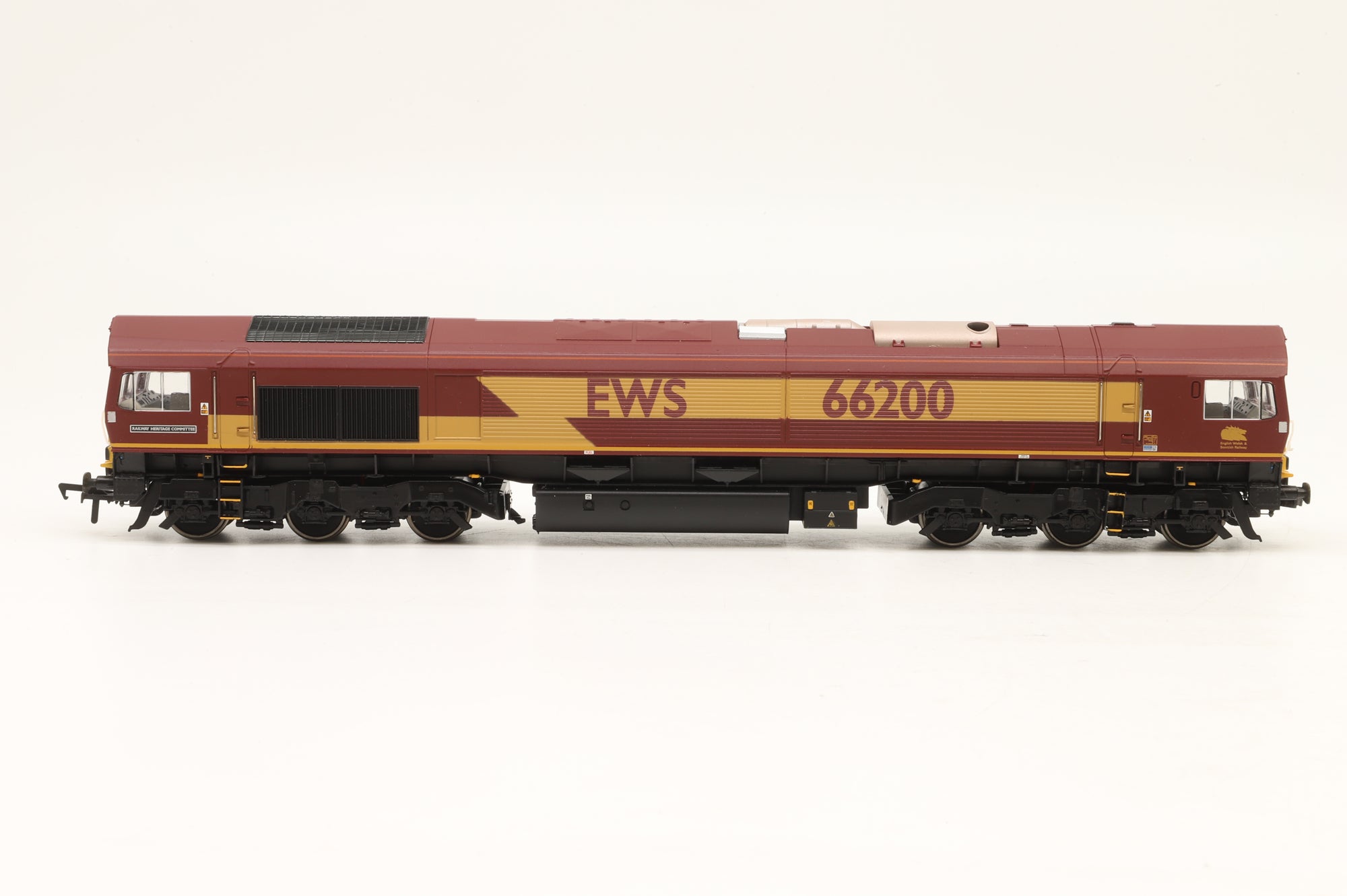 Bachmann OO 32-730 Class 66 Diesel '66200' 'Railway Heritage Committee' EWS DCC Fitted