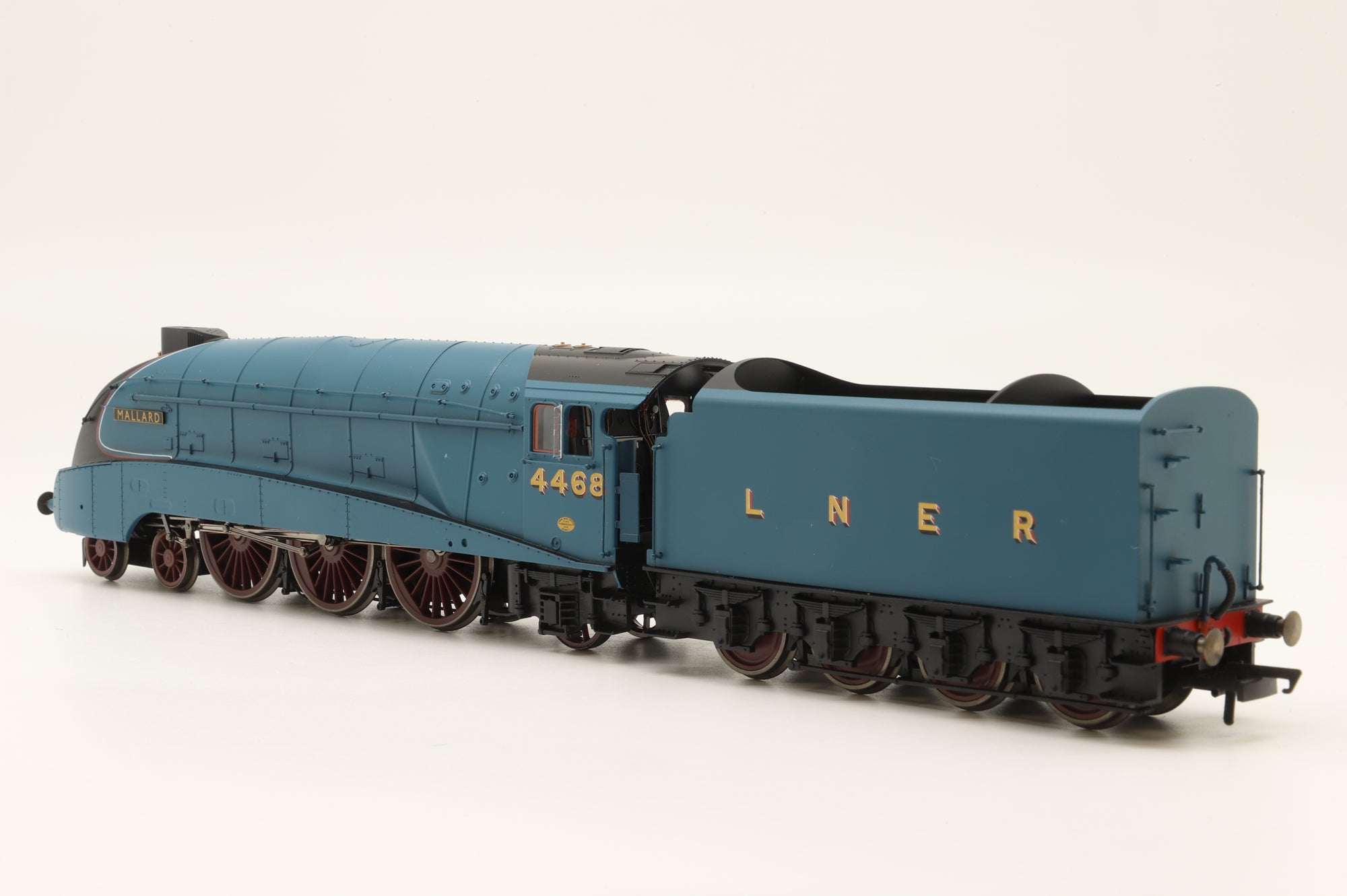 Hornby OO R2339 Class A4 '4468' 'Mallard' LNER Garter Blue