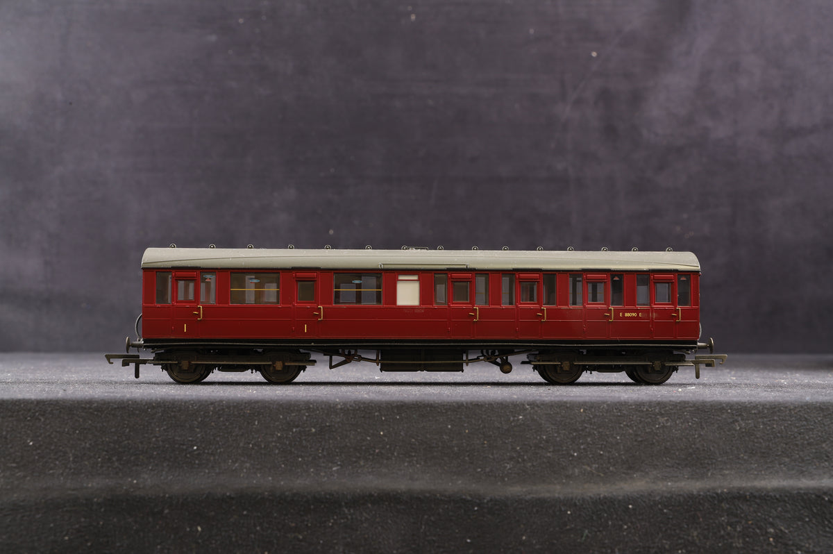 Hornby OO Rake Of 6 LNER Suburban Coaches BR Maroon