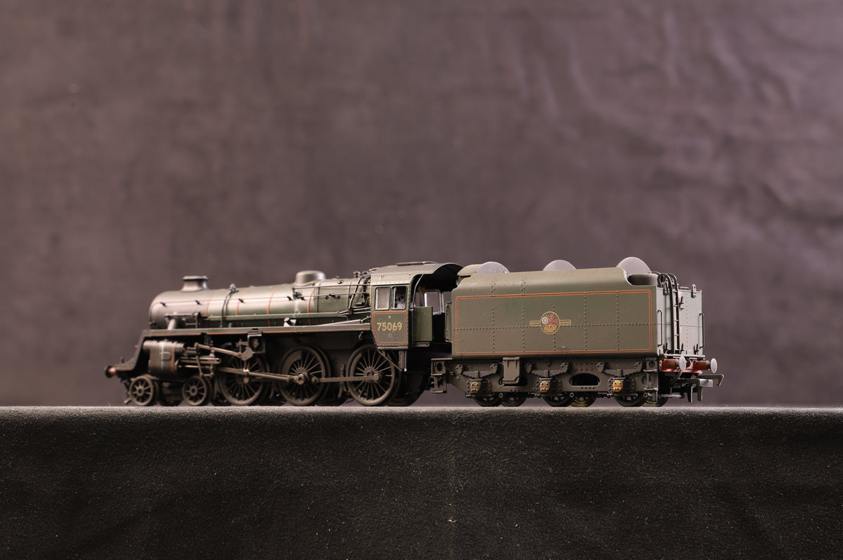 Bachmann OO 31-116 Standard Class 4MT &#39;75069&#39; BR1B Tender BR Lined Green L/C, Weathered