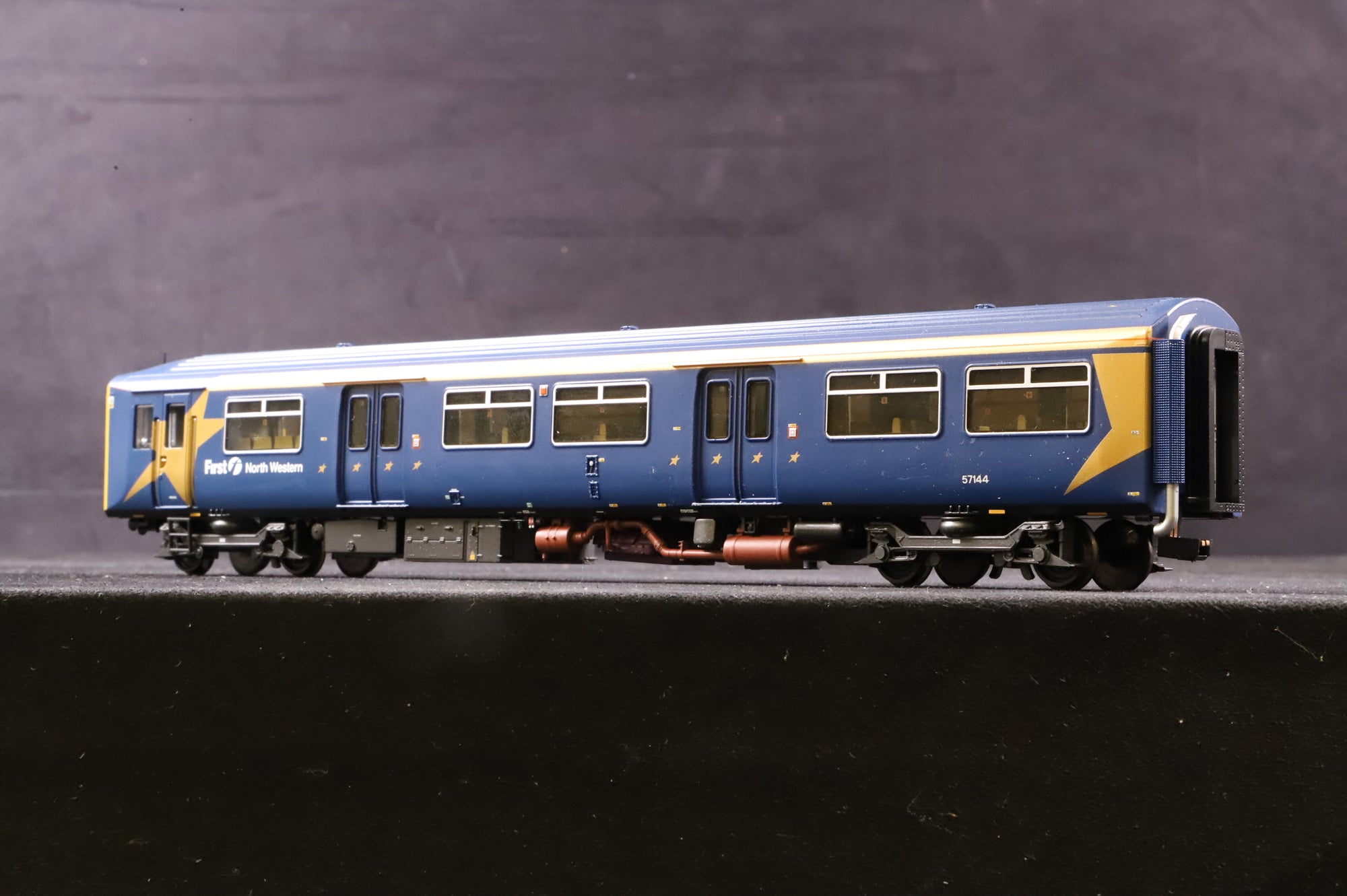 Bachmann OO 32-925 Class 150/1 150144 2 Car DMU in First North Western Livery