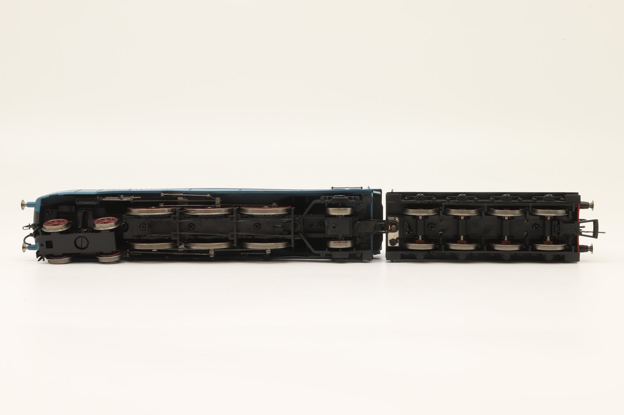 Hornby OO R2339 Class A4 '4468' 'Mallard' LNER Garter Blue