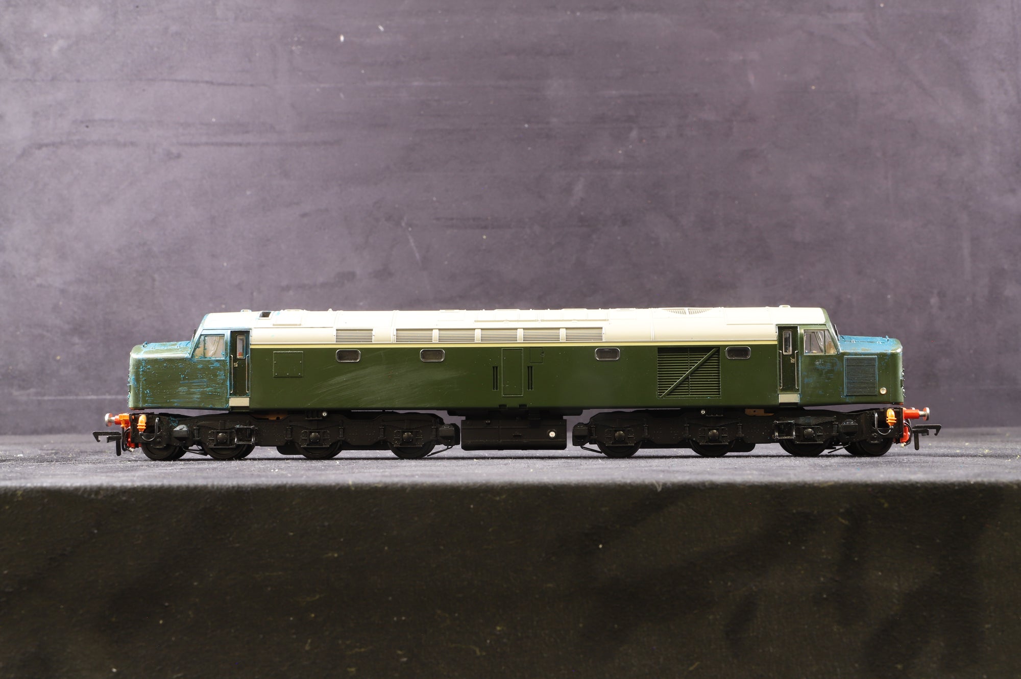 WORKSHOP Bachmann OO 32-480 Class 40 Diesel 'D248' BR Green/ Blue Repainted