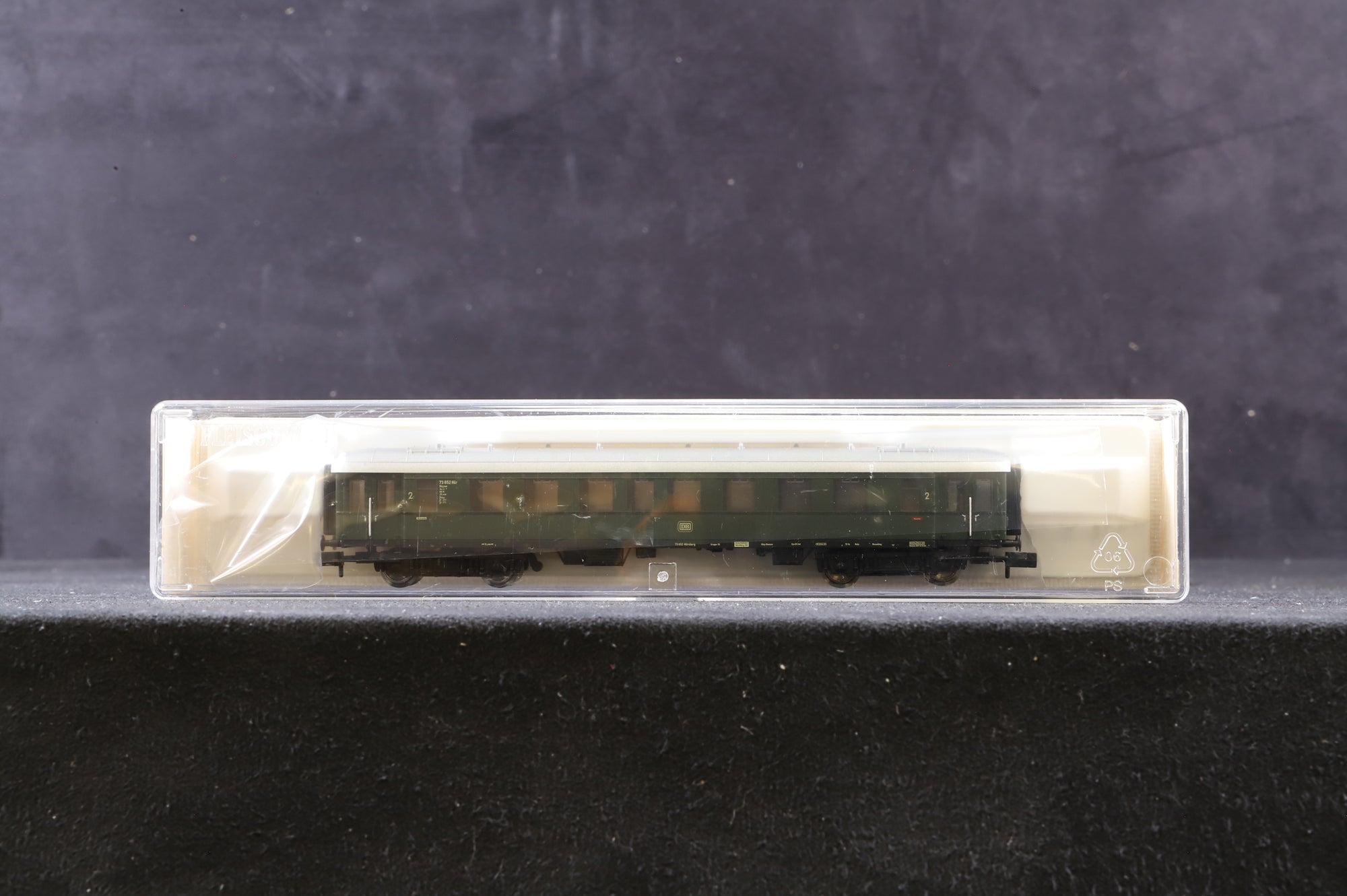 Fleischmann N Rake Of 5 Green DB Coaches Inc. 8677x2, 8679, 8575 & 8677