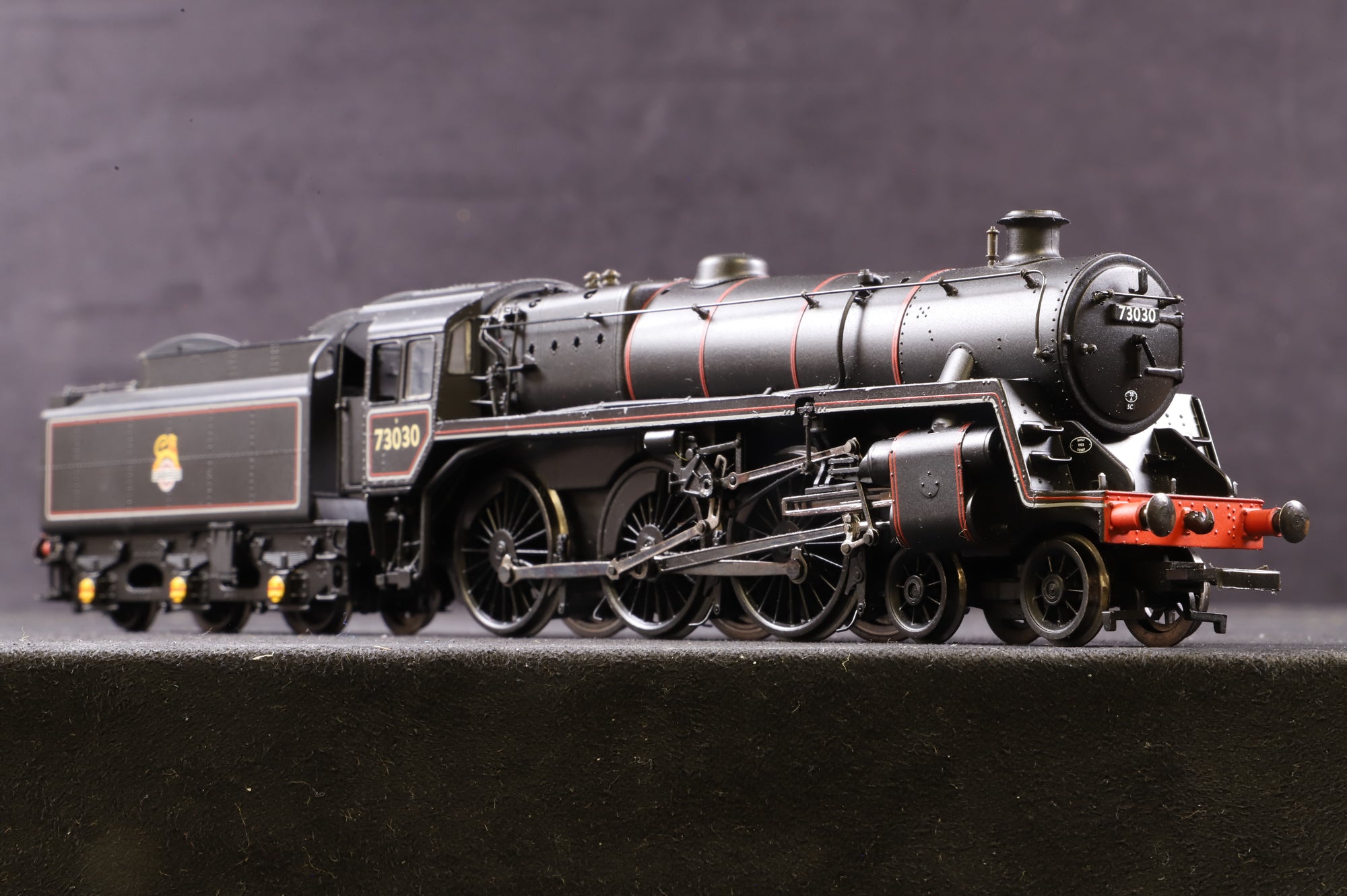 Bachmann OO 32-503 Standard 5MT 73030 in BR Black w/ BR1 Tender & Early Crests
