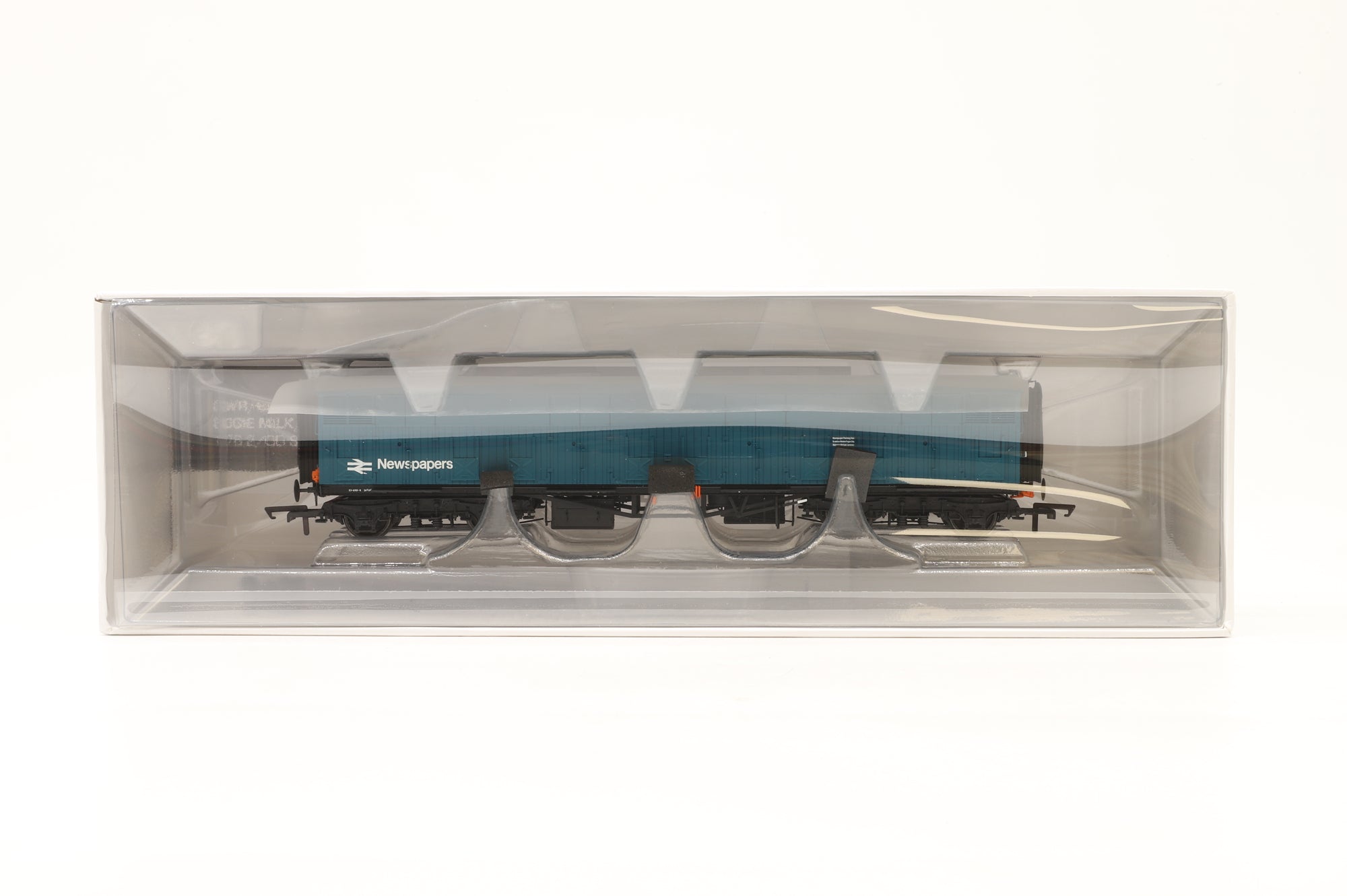Accurascale OO ACC2422 Siphon G Pattern O.62 (Rebuilt) in BR Newspapers Blue