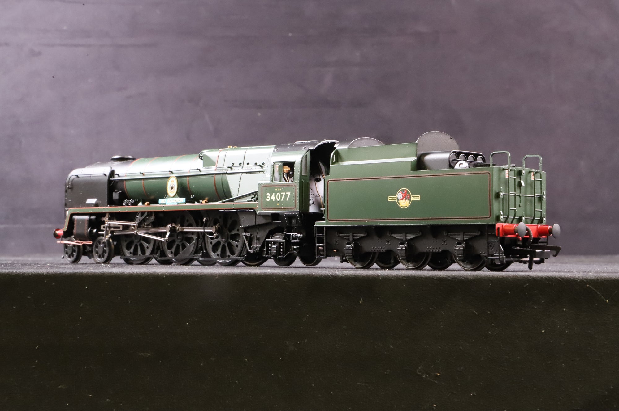 Hornby OO Battle of Britain Class 34077 '603 Squadron' in Lined BR Green w/ Late Crests