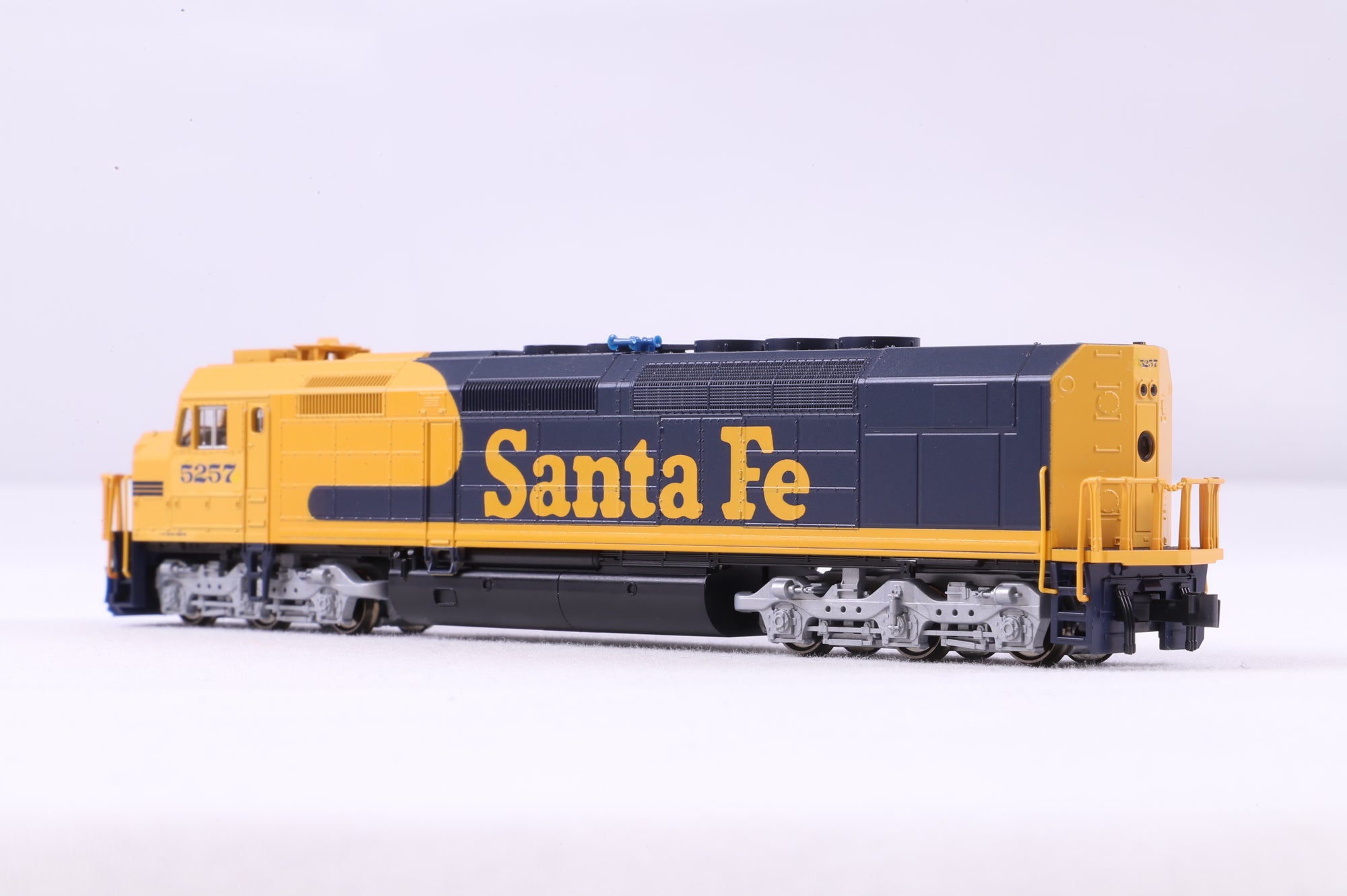 Kato N 176-9212 SDP40F Type IV-a AT&SF '5257'