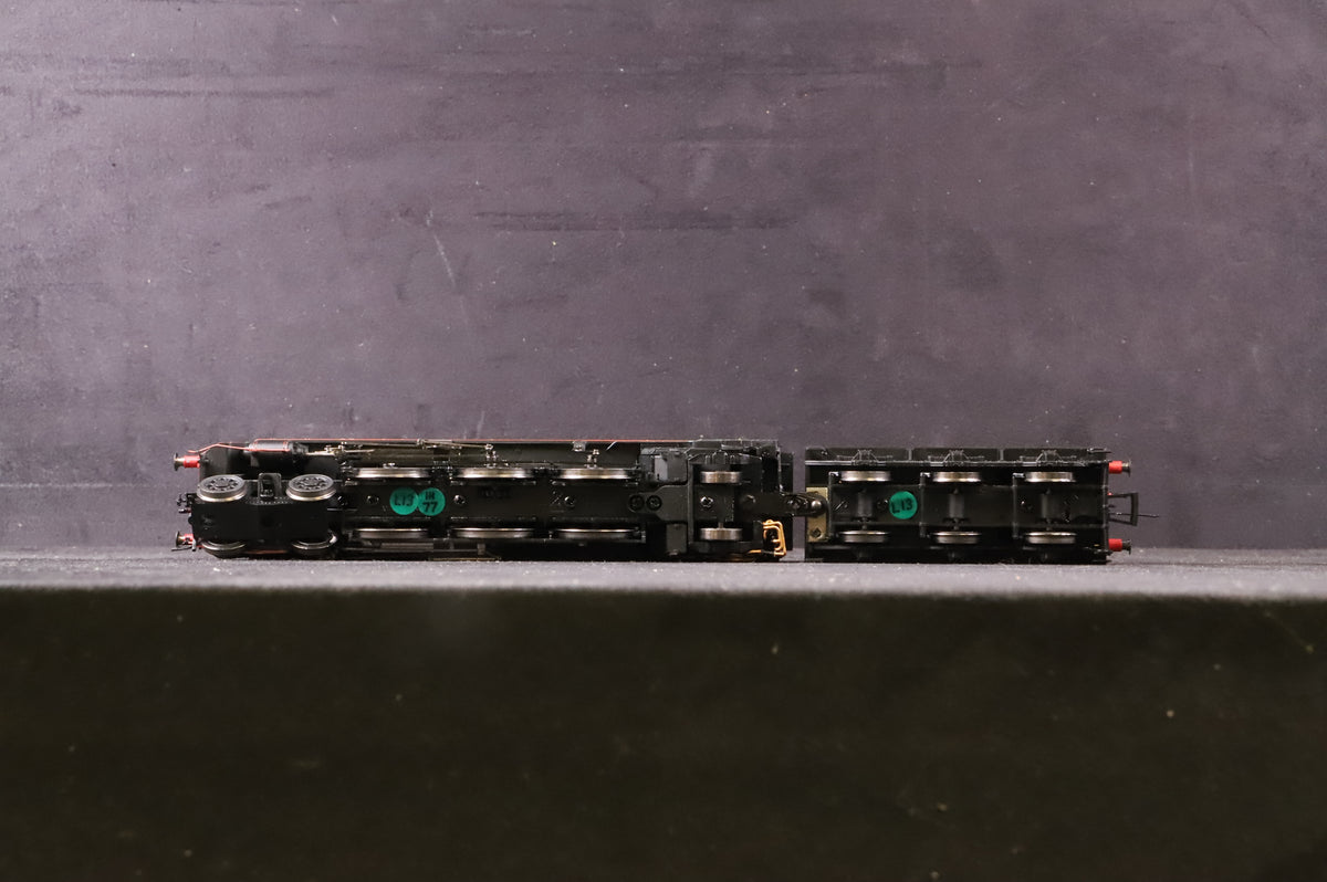 Hornby OO Battle of Britain Class 34077 &#39;603 Squadron&#39; in Lined BR Green w/ Late Crests