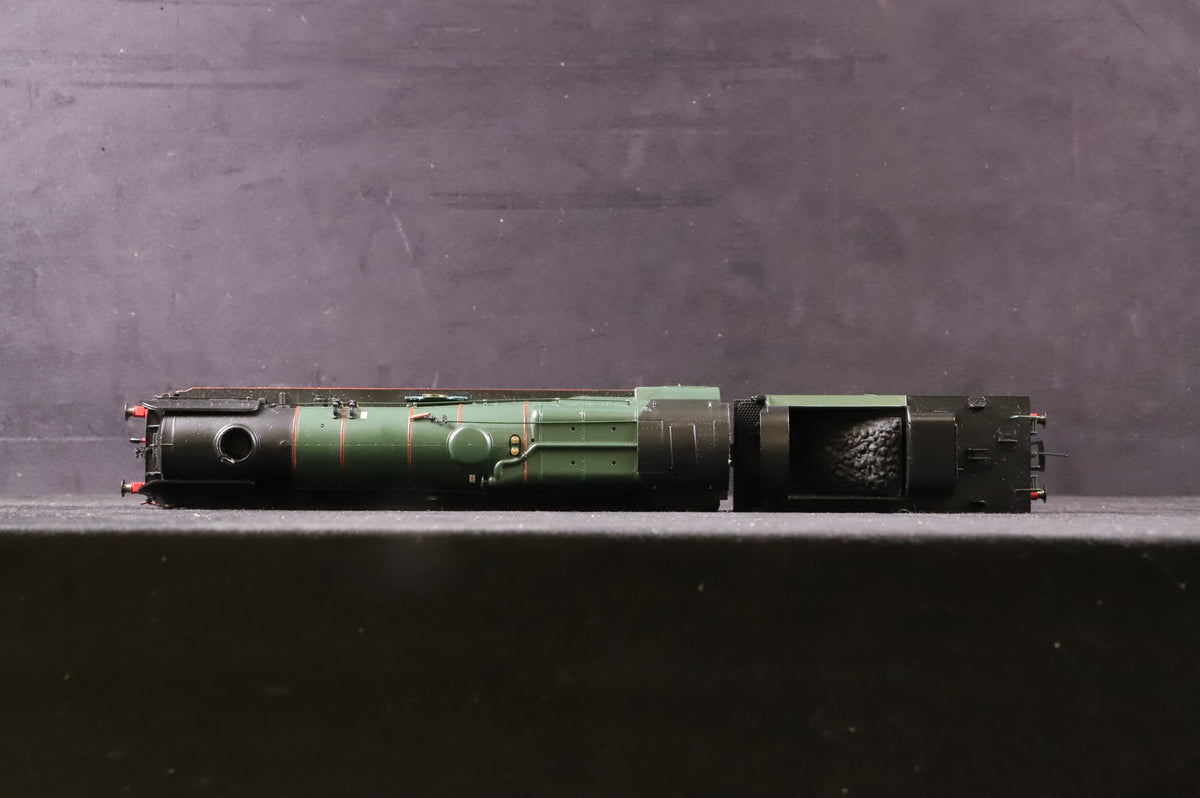 Hornby OO Battle of Britain Class 34077 &#39;603 Squadron&#39; in Lined BR Green w/ Late Crests