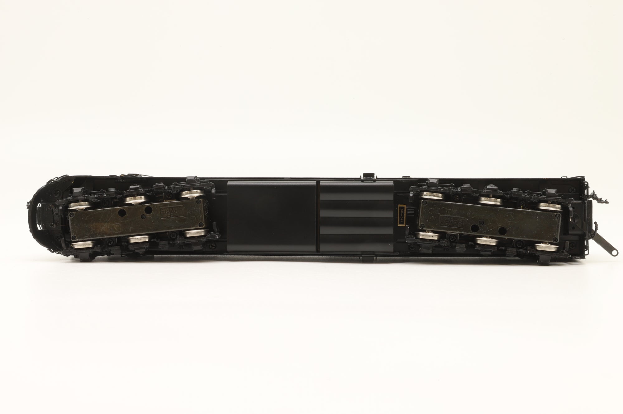 Oriental Limited HO Brass EMD E&A/E7B in PRR Brunswick Green - Unnumbered