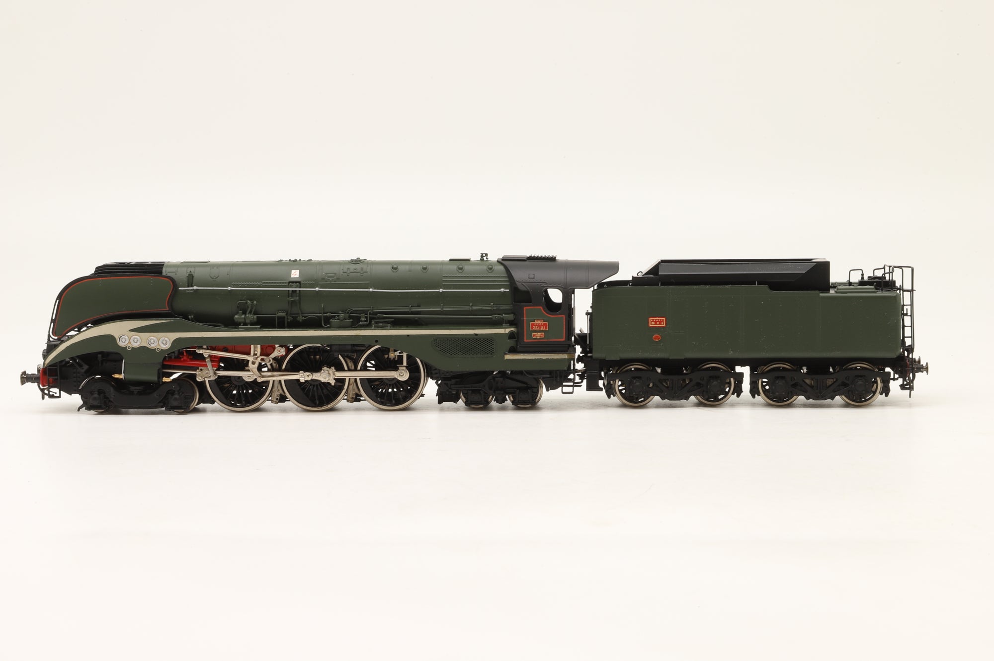 Fulgurex HO 232.UI 4-6-4 in SNCF Lined Green