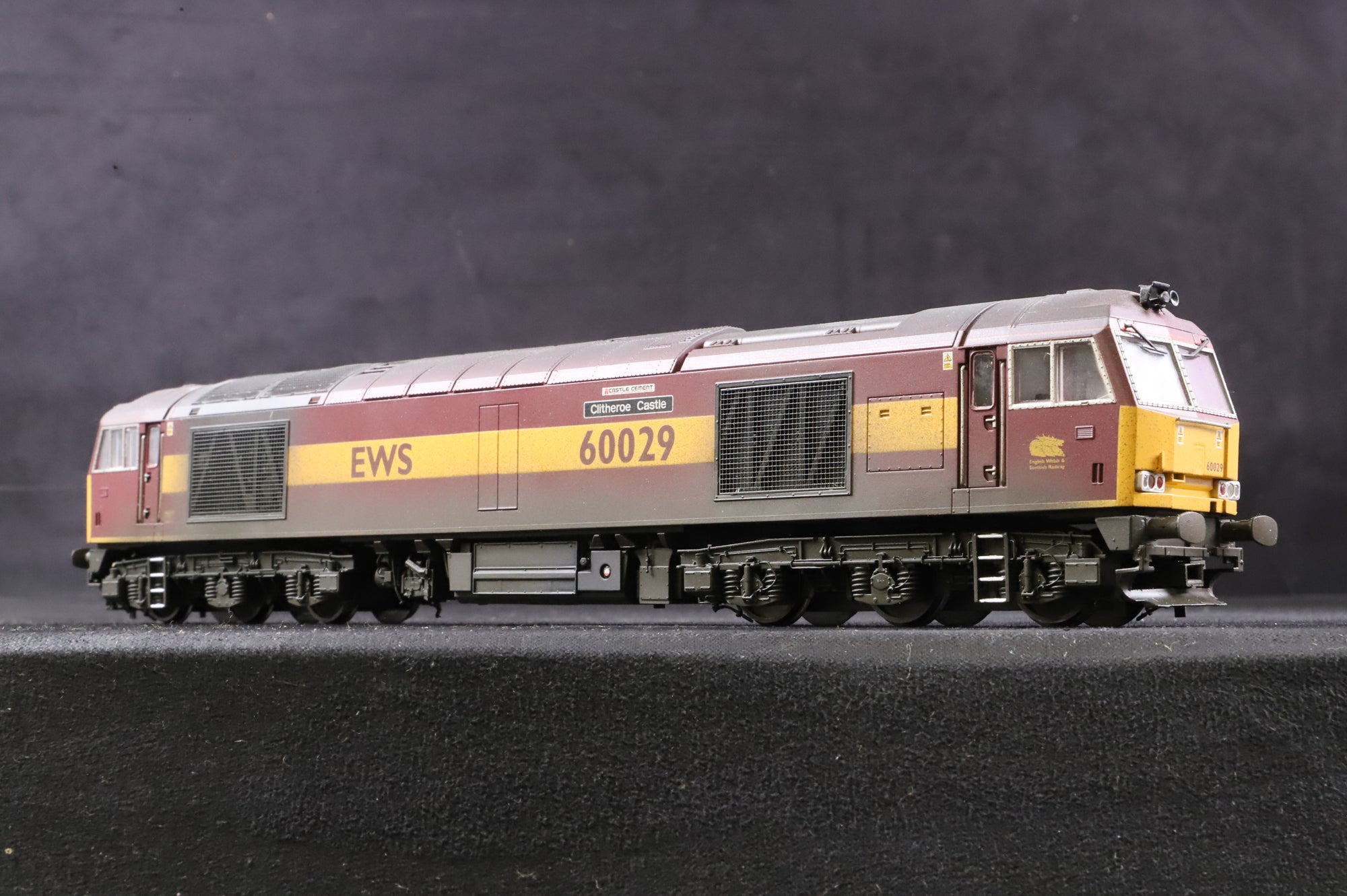 Hornby OO R2746 Class 60 60029 'Clitheroe Castle' in EWS Livery - Weathered