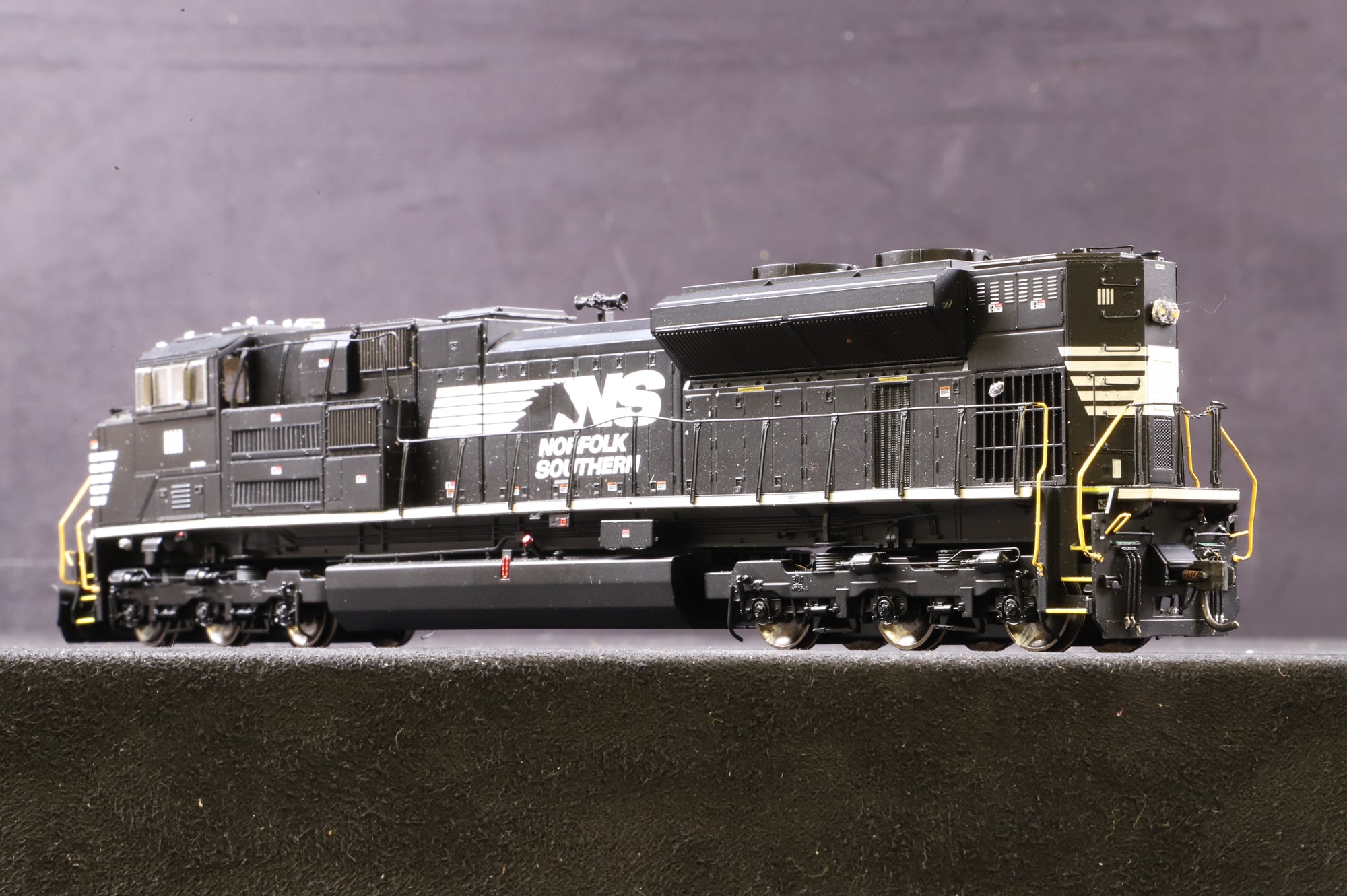 Athearn Genesis HO ATHG68880 SD70ACe Diesel Locomotive '1111' Norfolk Southern DCC Fitted