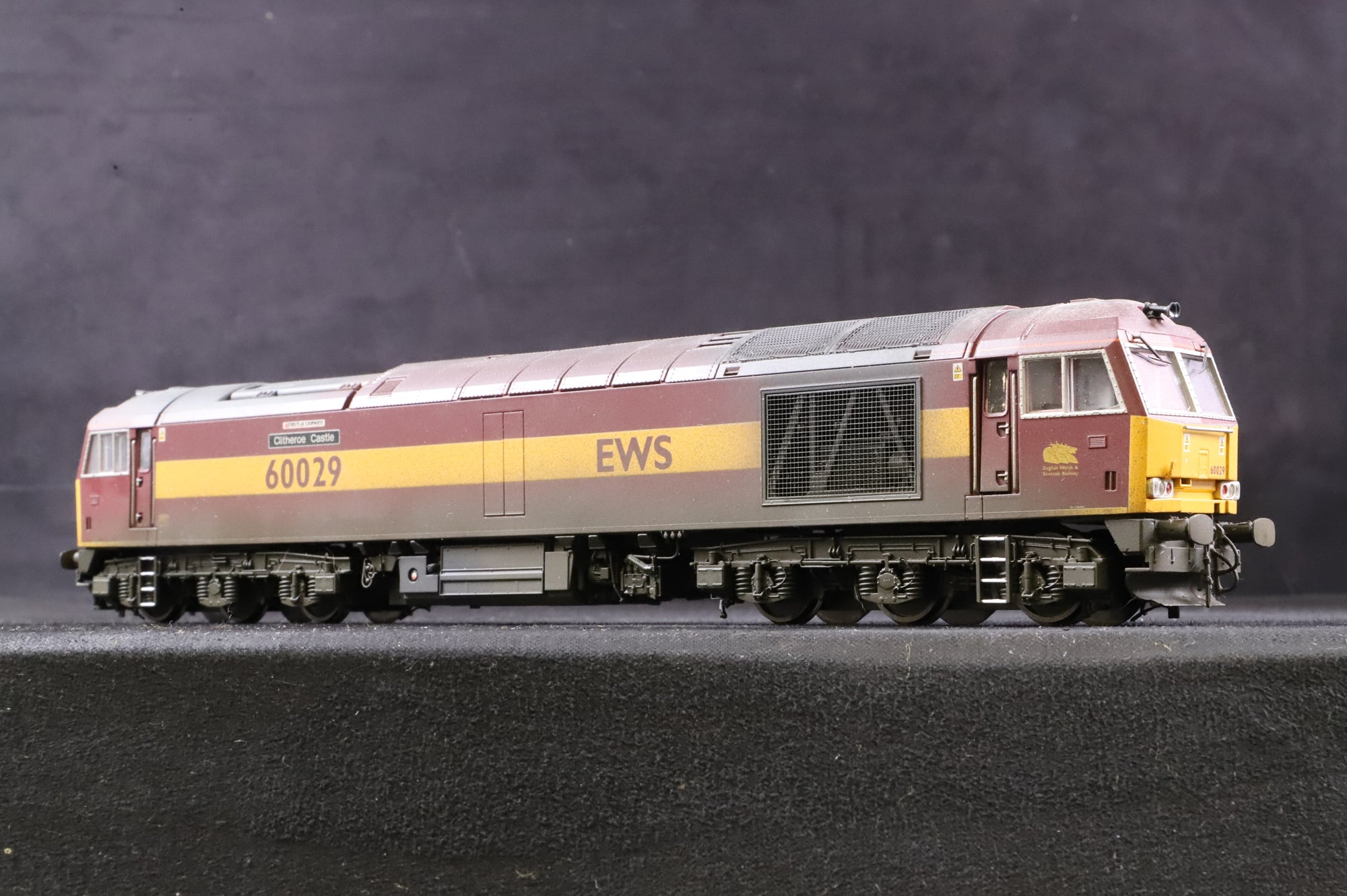 Hornby OO R2746 Class 60 60029 'Clitheroe Castle' in EWS Livery - Weathered