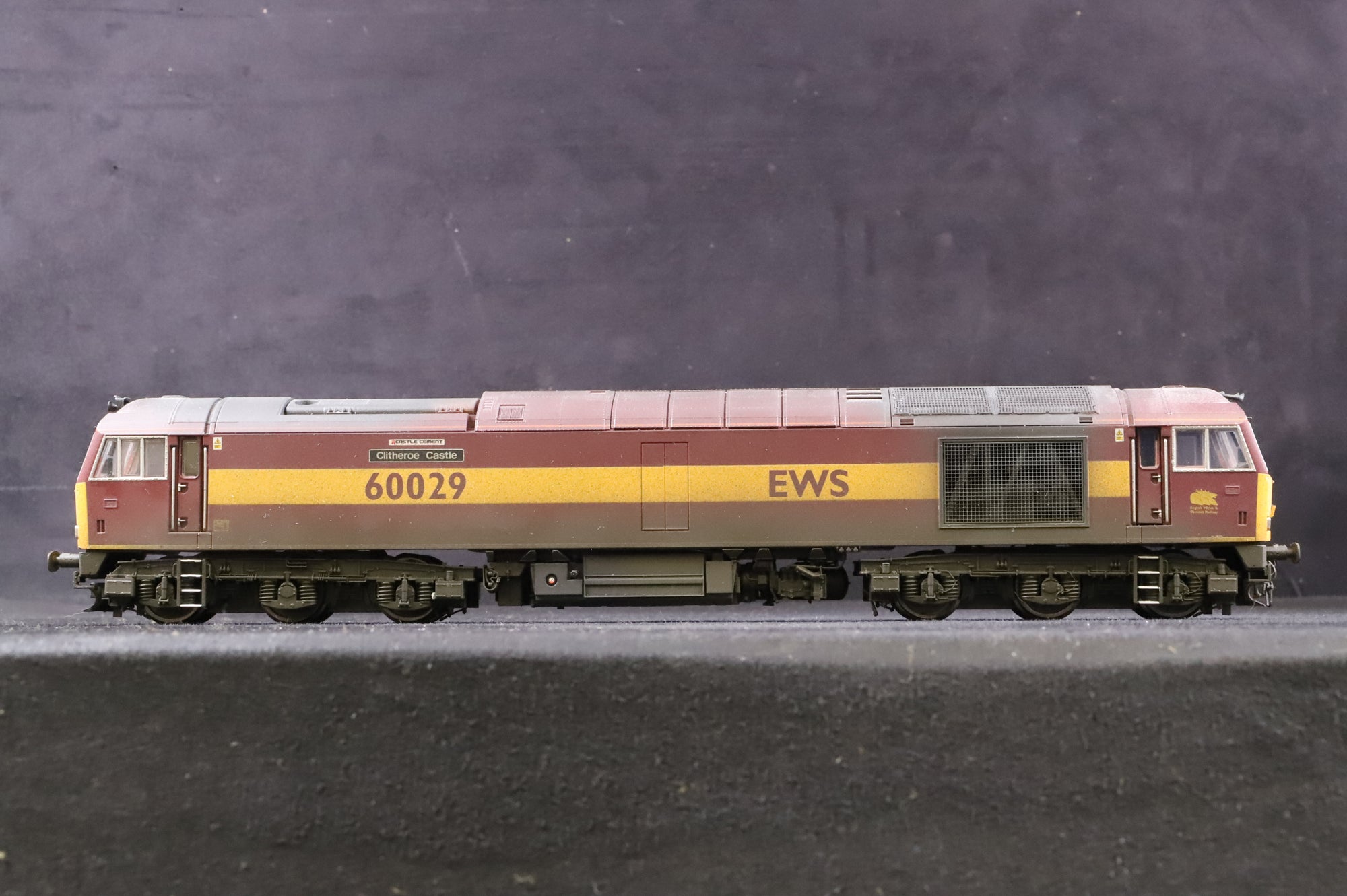 Hornby OO R2746 Class 60 60029 'Clitheroe Castle' in EWS Livery - Weathered