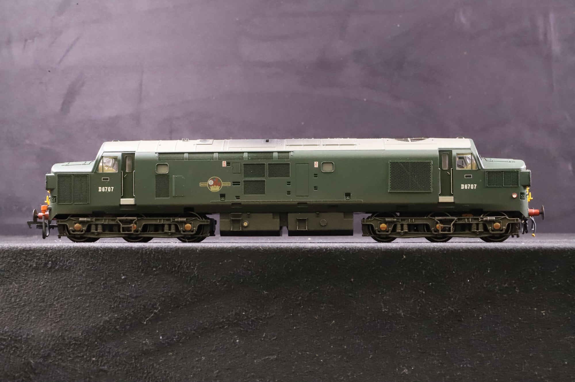 Bachmann OO 32-776 Class 37/0 Diesel 'D6707' BR Green Split Headcode Weathered