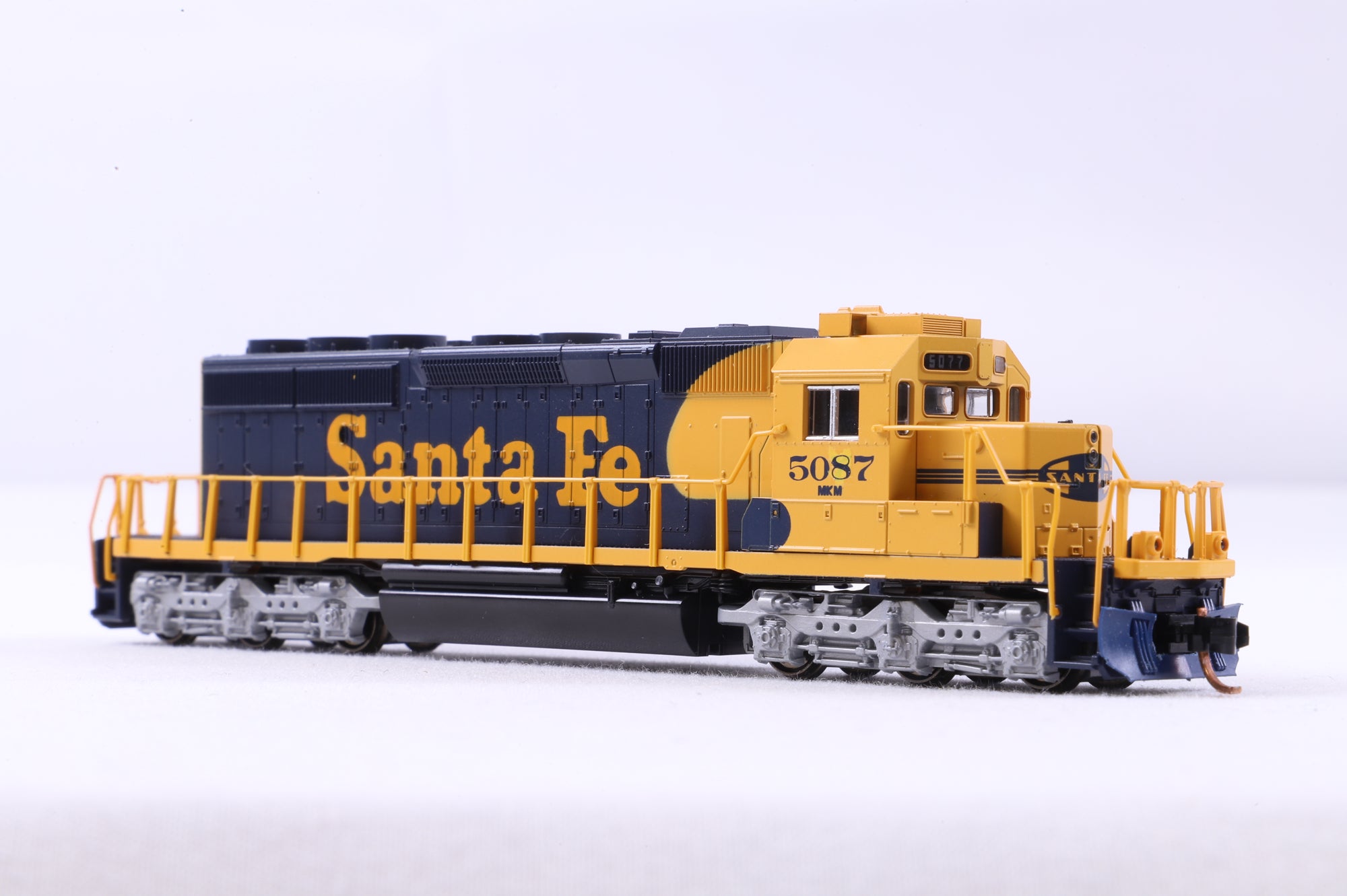 Kato N 176-8208 SD40-2 Mid Nose Headlight AT&SF '5087'