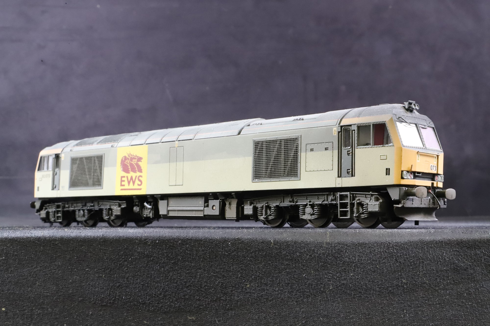 WORKSHOP Hornby OO Class 60 60073 'Cairn Gorm' in De-Branded BR Railfrieght EWS Livery - Weathered