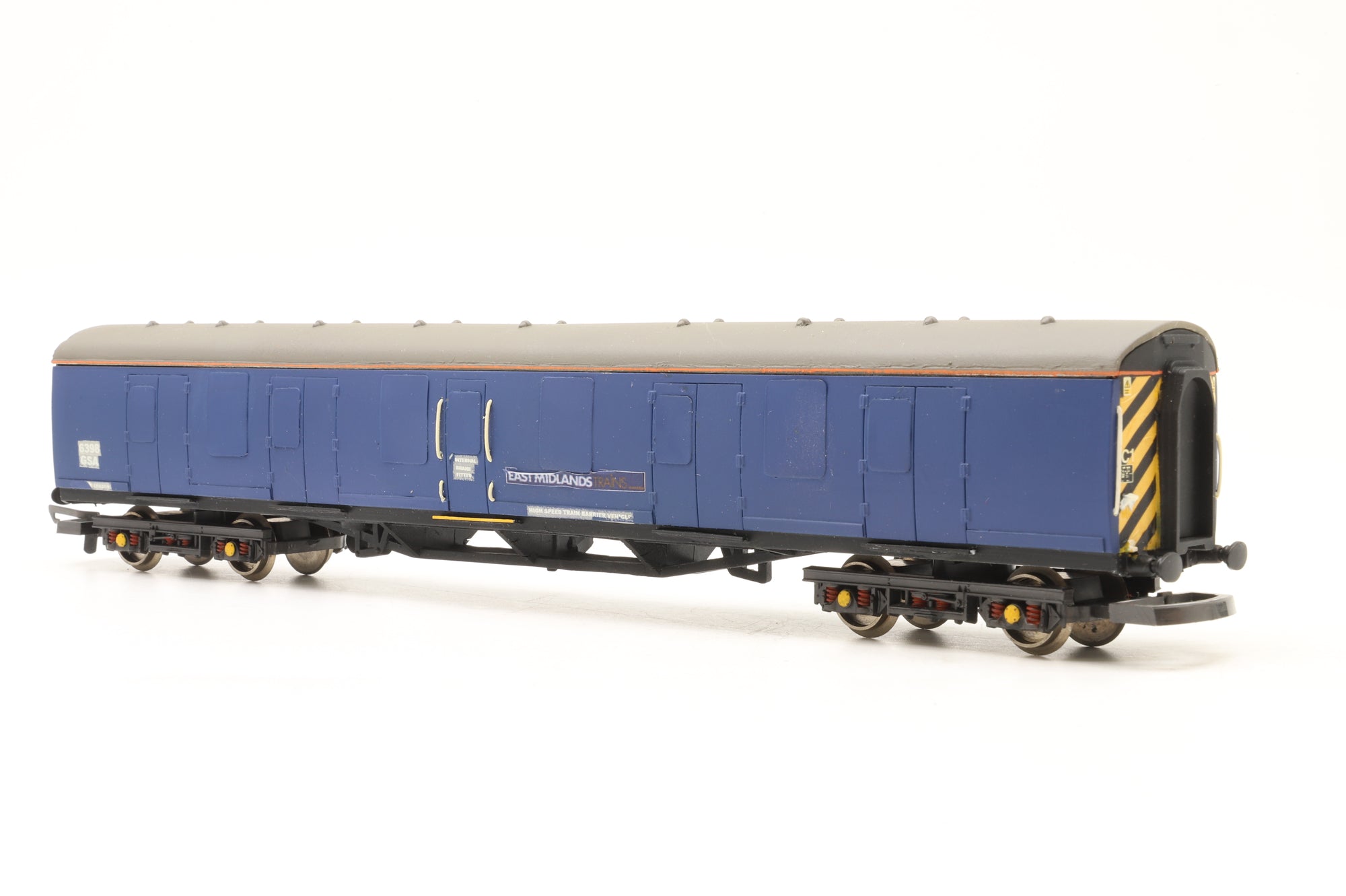 Hornby OO Rake Of 2 BR Mk1 East Midlands Trains High Speed Train Barrier Vehicles