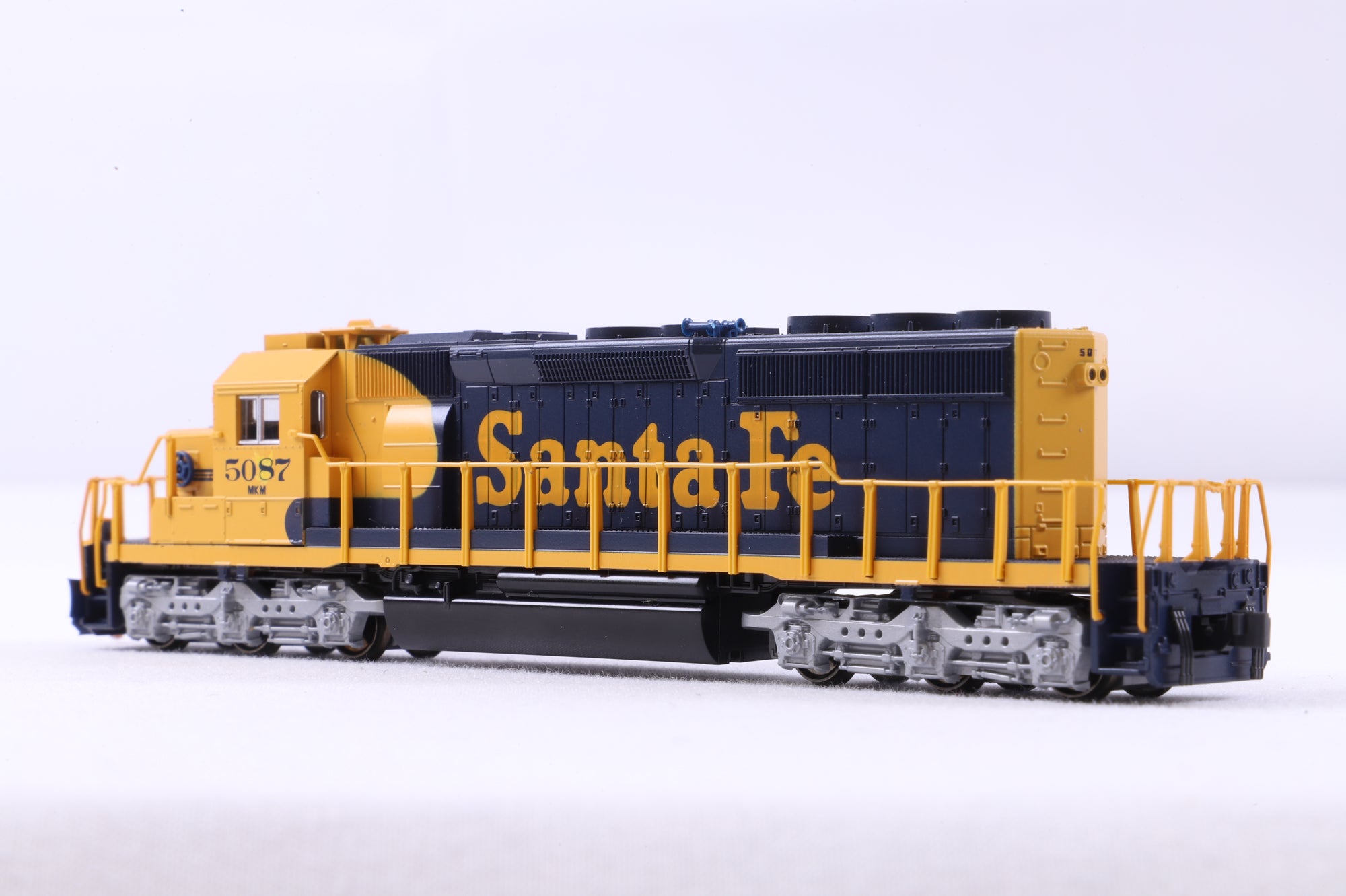 Kato N 176-8208 SD40-2 Mid Nose Headlight AT&SF '5087'