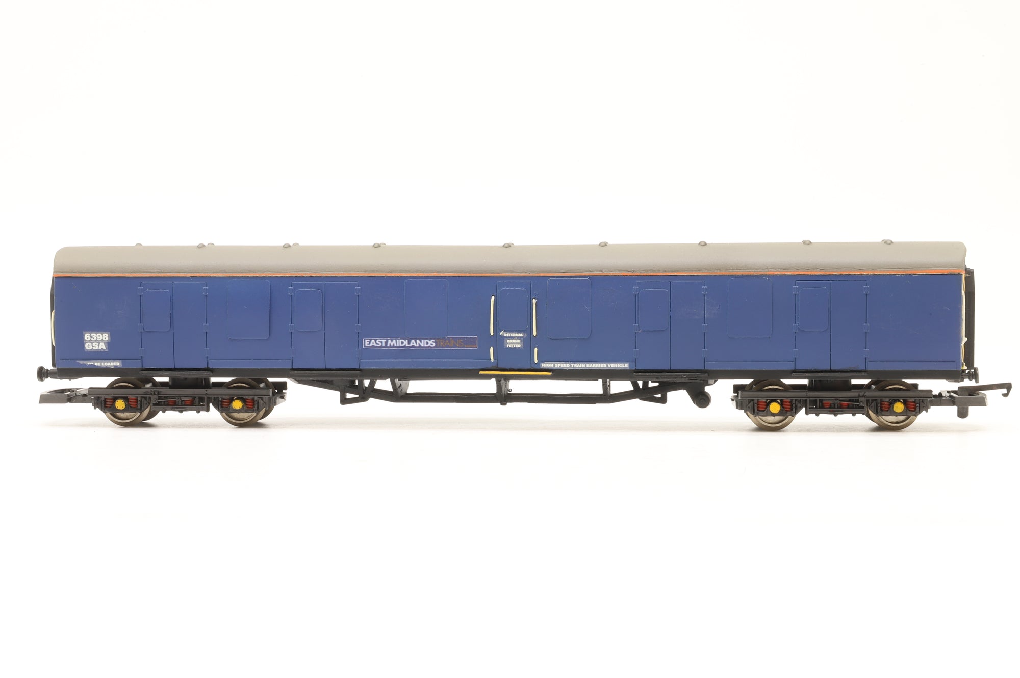 Hornby OO Rake Of 2 BR Mk1 East Midlands Trains High Speed Train Barrier Vehicles