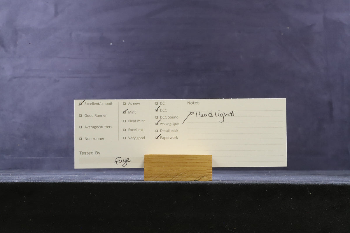 Athearn HO 26301/25910 F59PHI No.102 w/ 3 Pack of Bombardier Coaches Incl. Control Car in New Mexico Rail Runner Liveries