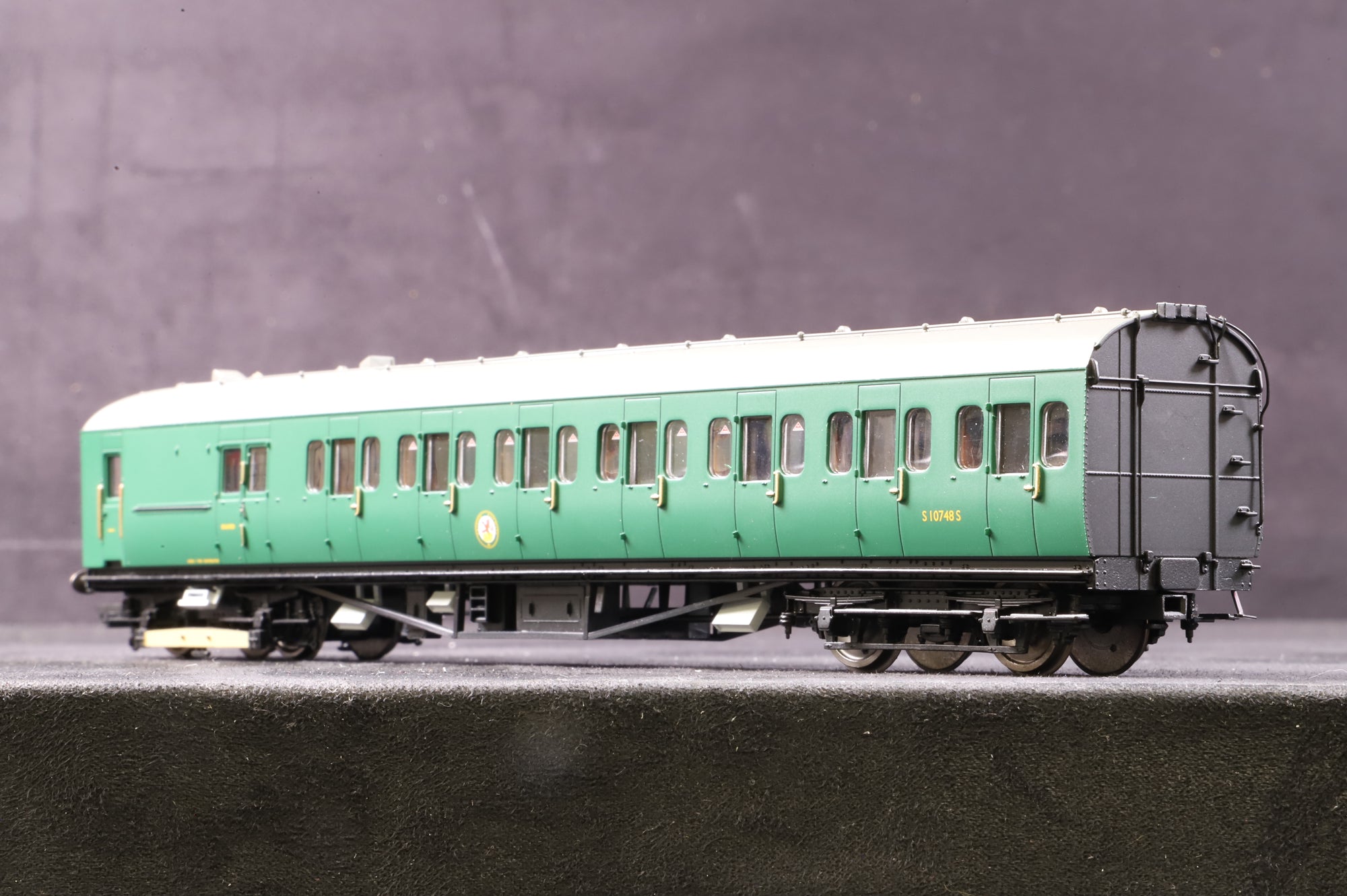 Hornby OO R3290A 2-HAL '2630' BR Green