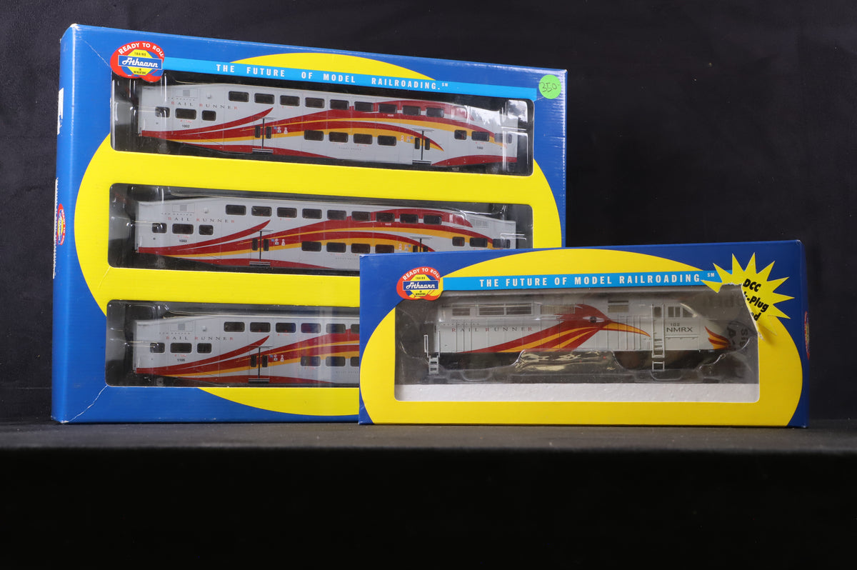 Athearn HO 26301/25910 F59PHI No.102 w/ 3 Pack of Bombardier Coaches Incl. Control Car in New Mexico Rail Runner Liveries
