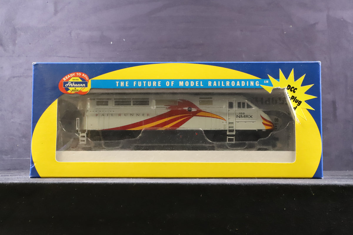 Athearn HO 26301/25910 F59PHI No.102 w/ 3 Pack of Bombardier Coaches Incl. Control Car in New Mexico Rail Runner Liveries