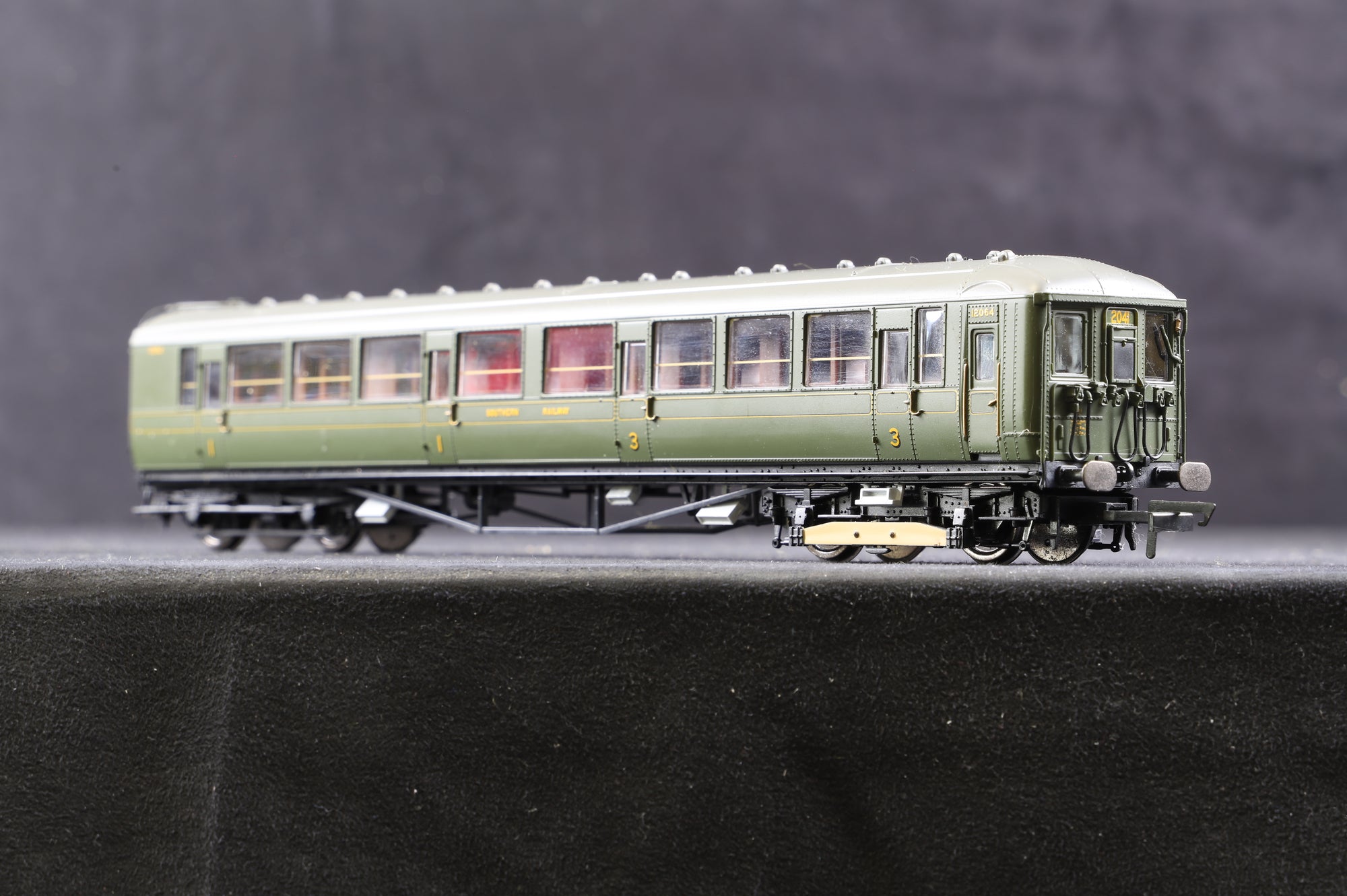 Hornby OO Southern Railway 2-BIL ‘2041’ Train Pack