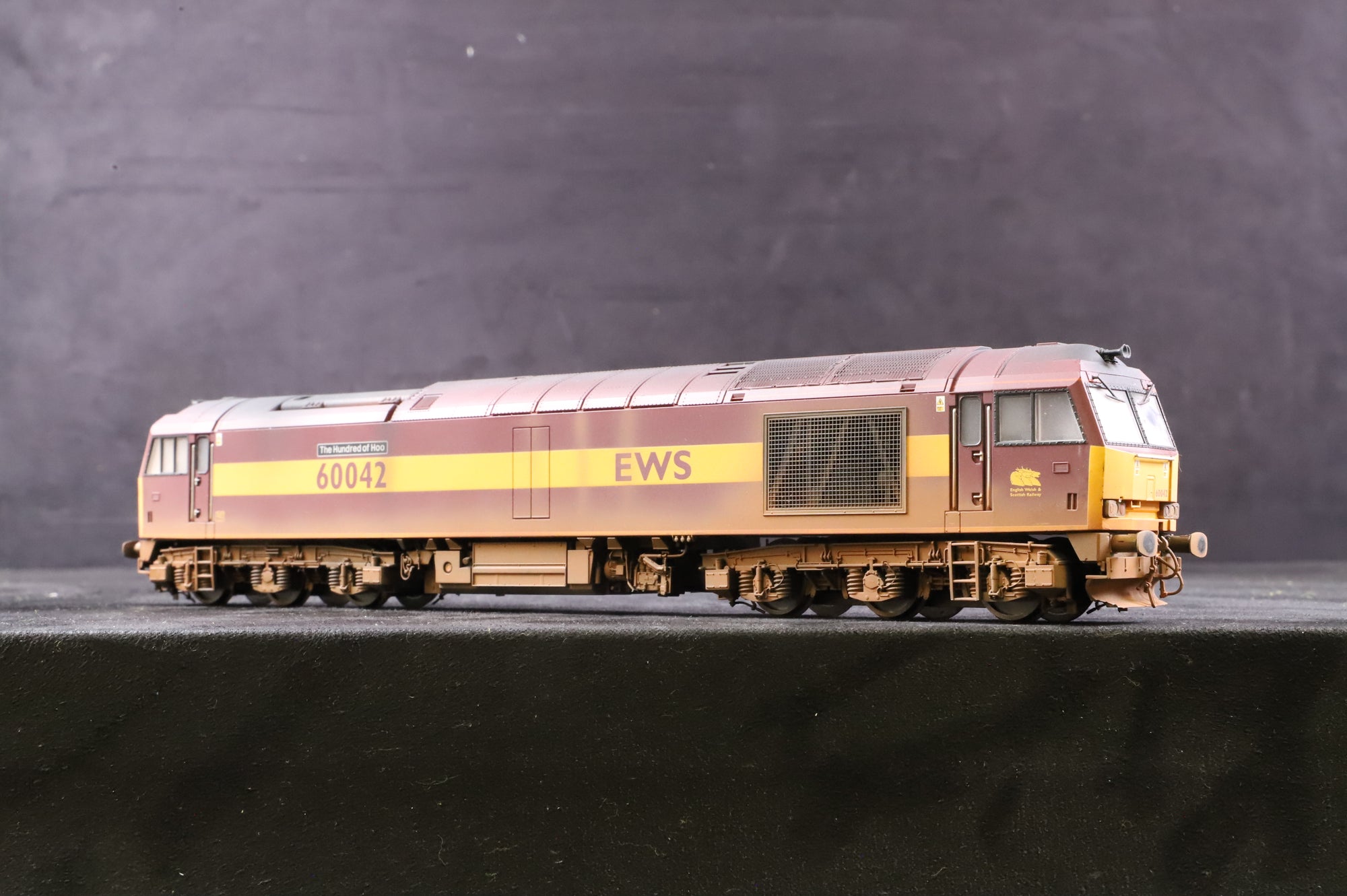 Hornby OO R2899XS EWS Co-Co Diesel Electric Class 60 '60042' 'The Hundred Of Hoo', Weathered & DCC Sound